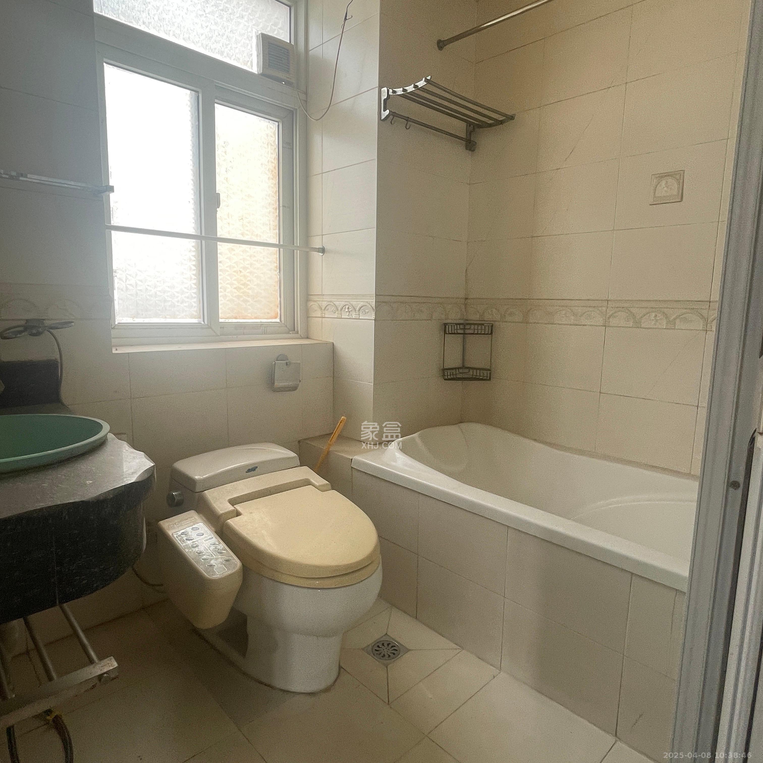 新世纪花苑  3室2厅2卫    3000.0元/月 新世纪花苑  3室2厅2卫    3000.0元/月室内图