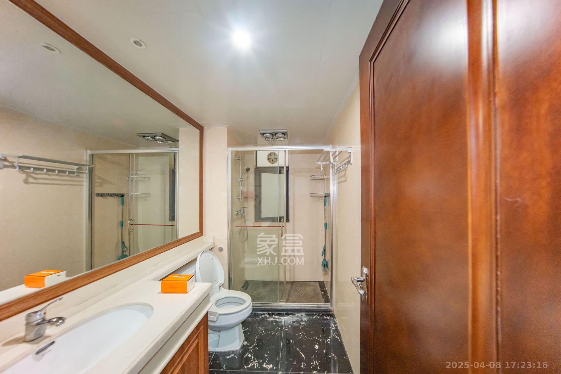 中海国际三期  3室2厅2卫    2500.0元/月 中海国际三期  3室2厅2卫    2500.0元/月室内图