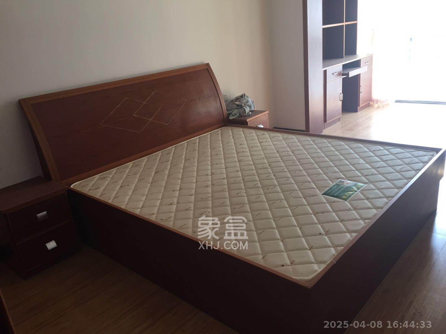 四季星城  3室2厅2卫   1800.00元/月室内图