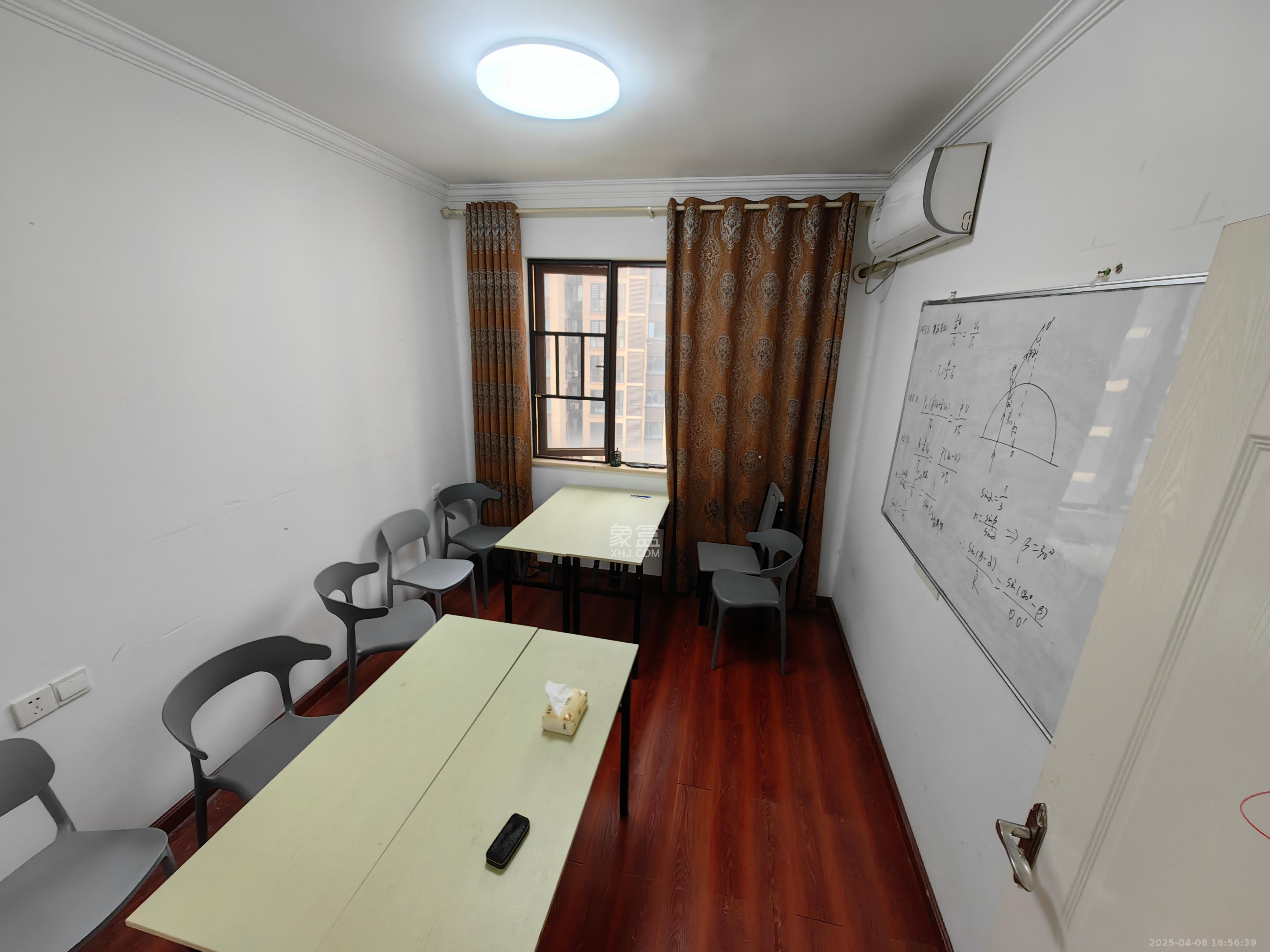 梅溪鑫苑名家 3室2厅2卫 2400.0元/月 梅溪鑫苑名家 3室2厅2卫 2400.0元/月室内图