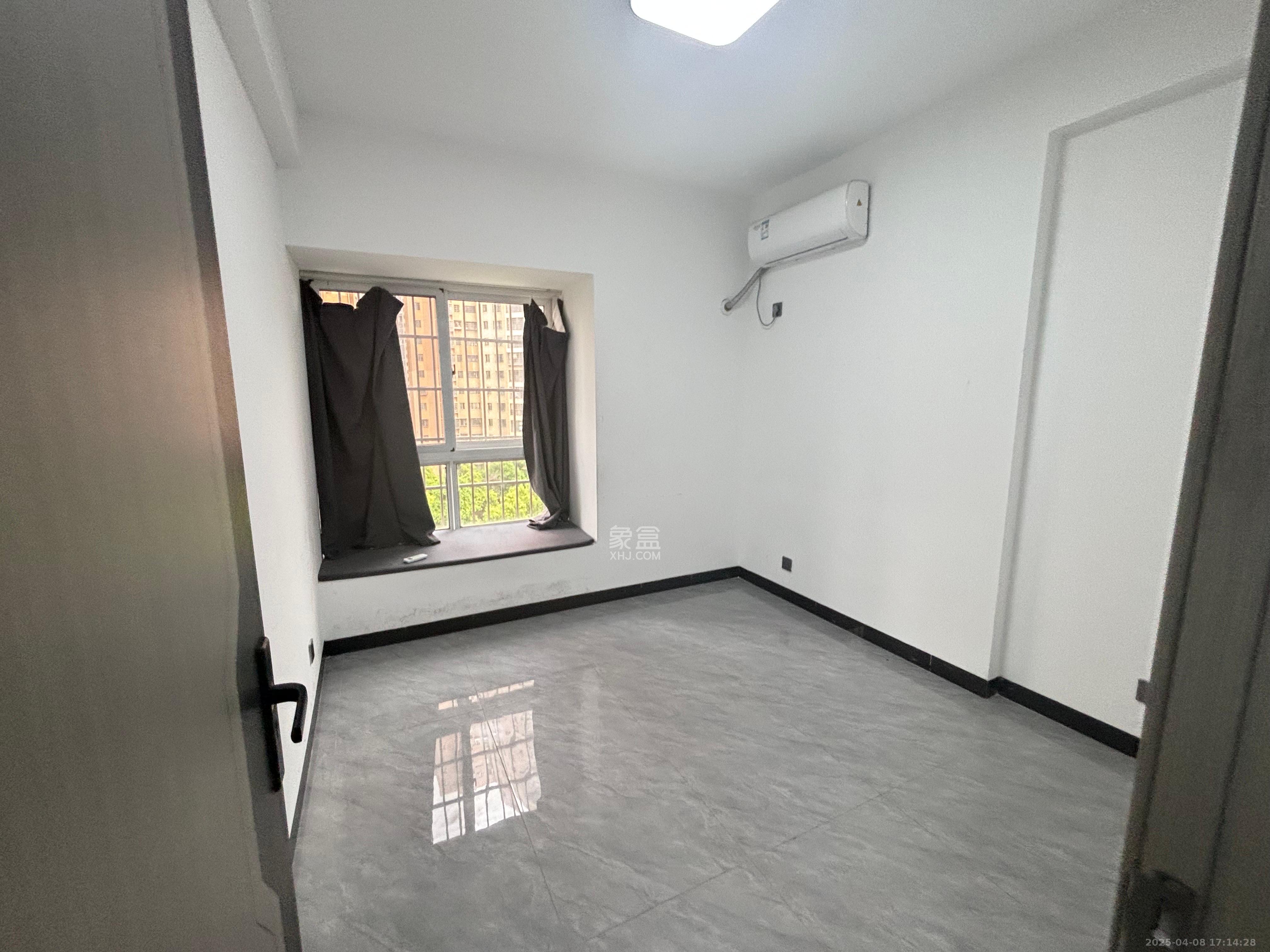 家和苑(原梅溪湖保障性住房一期) 4室2厅2卫 3500.0元/月 家和苑(原梅溪湖保障性住房一期) 4室2厅2卫 3500.0元/月室内图