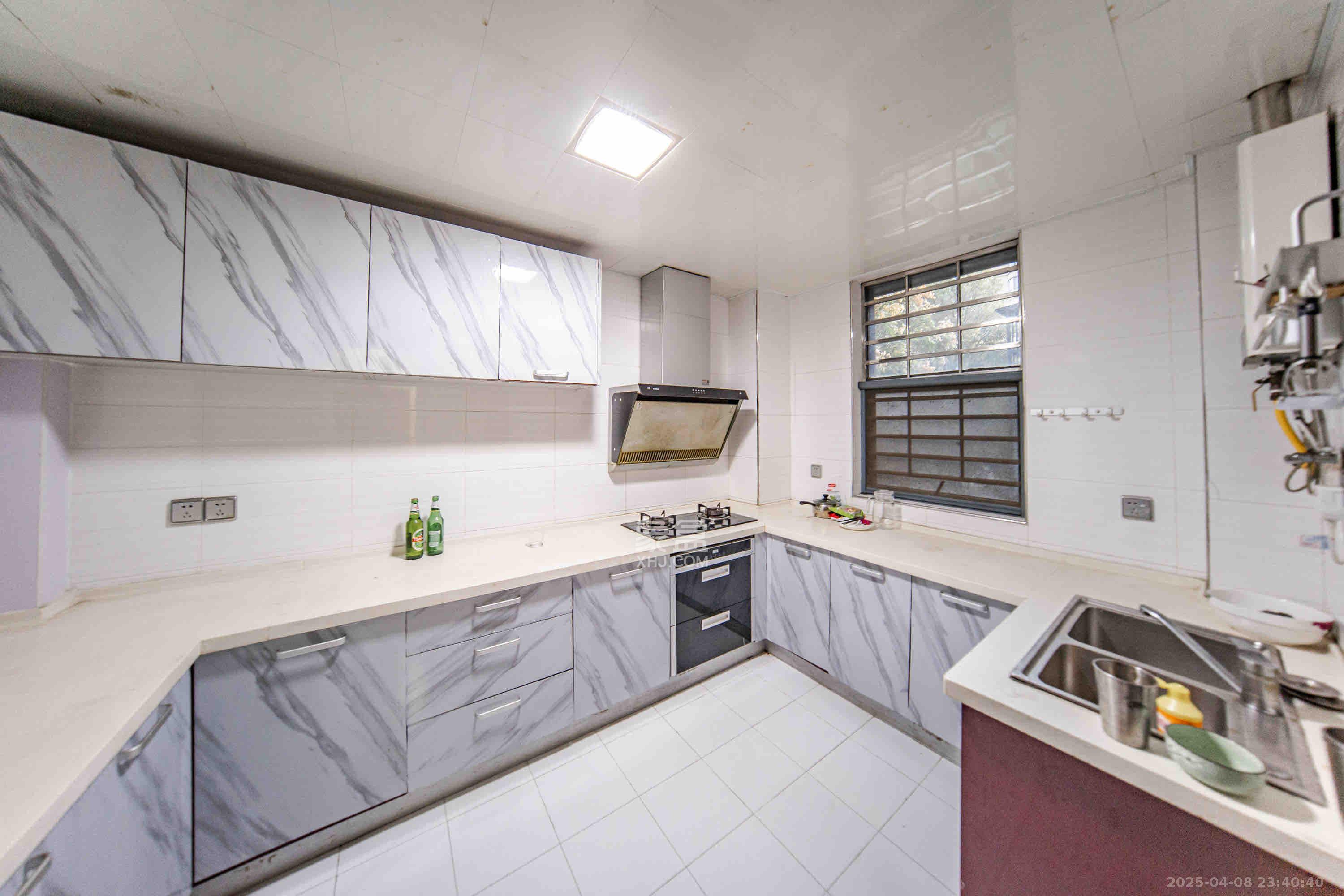 曙光泊岸 5室2厅2卫 5200.0元/月 曙光泊岸 5室2厅2卫 5200.0元/月室内图