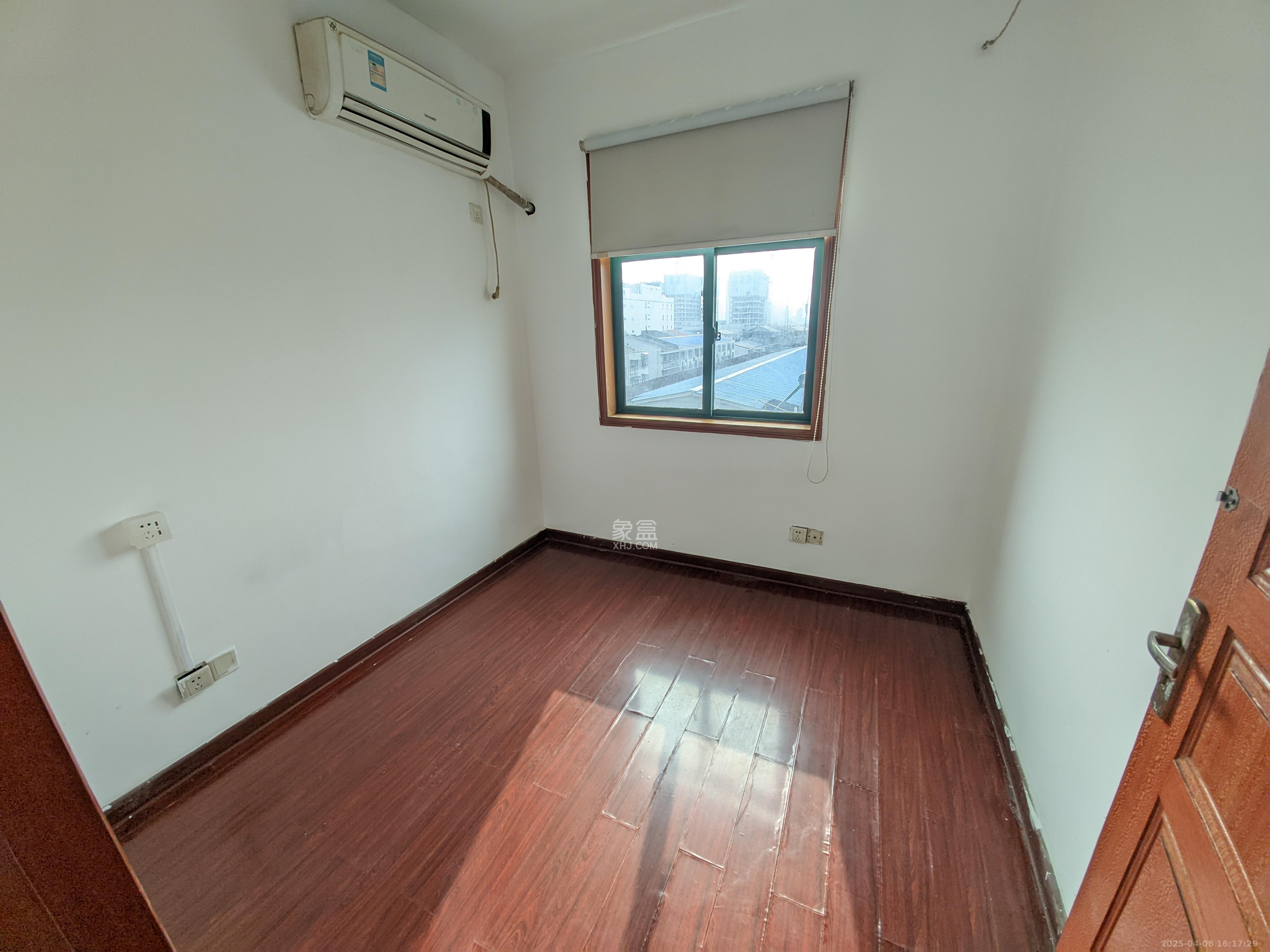 高桥财富大厦 3室1厅1卫 2400.0元/月 高桥财富大厦 3室1厅1卫 2400.0元/月室内图