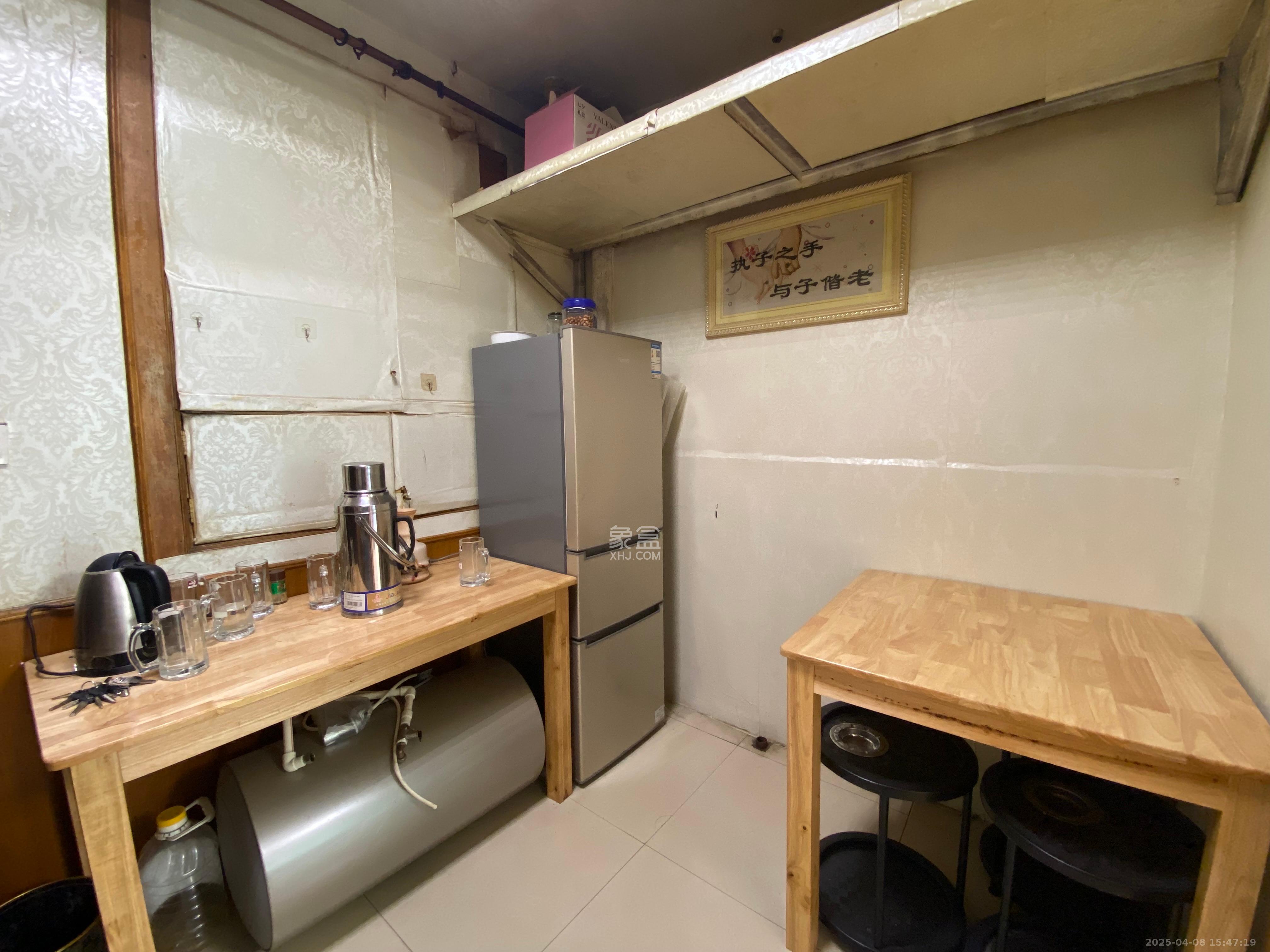 天心路散盘  1室1厅1卫    800.0元/月 天心路散盘  1室1厅1卫    800.0元/月室内图1