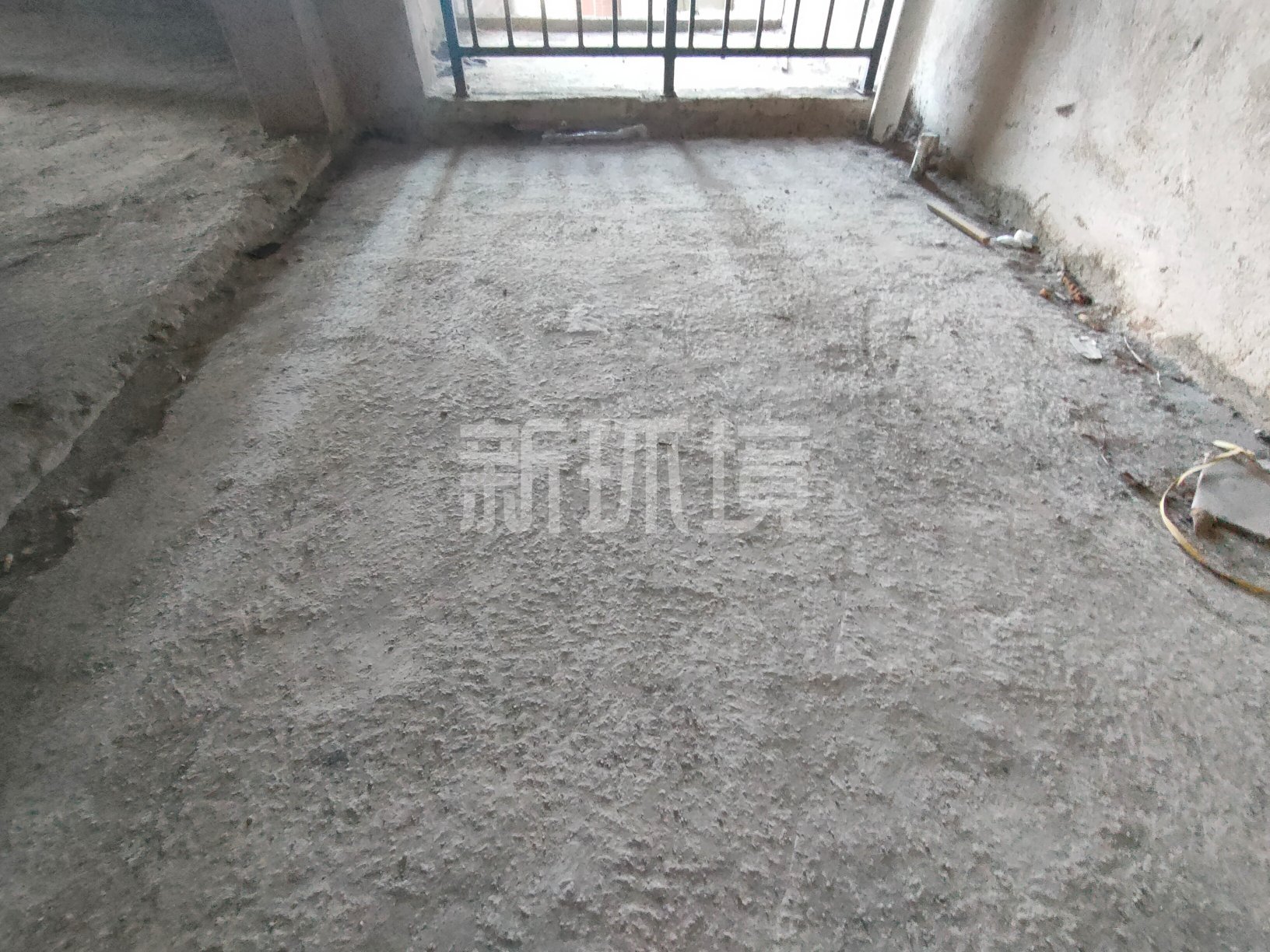 东方明珠  3室2厅2卫   52.00万客厅
