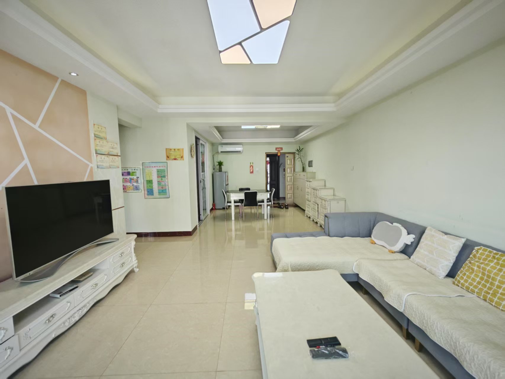 北海岸88号 3室2厅2卫 2500.0元/月 北海岸88号 3室2厅2卫 2500.0元/月室内图