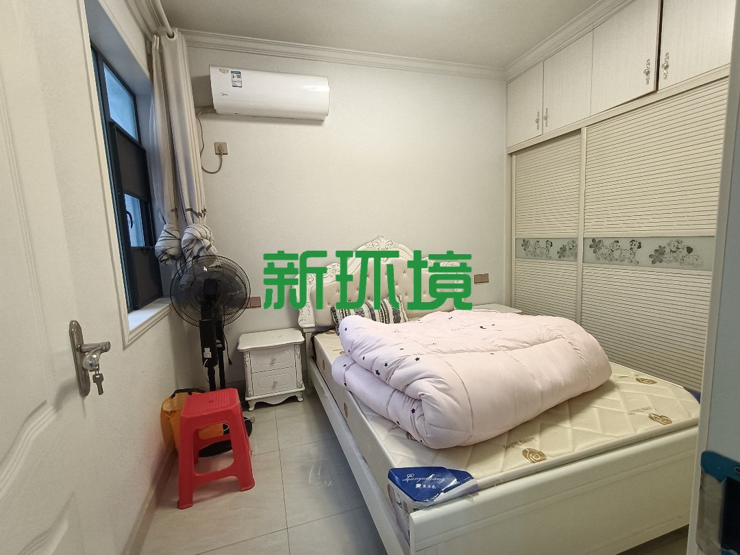 东方明珠  3室2厅2卫   53.80万客厅