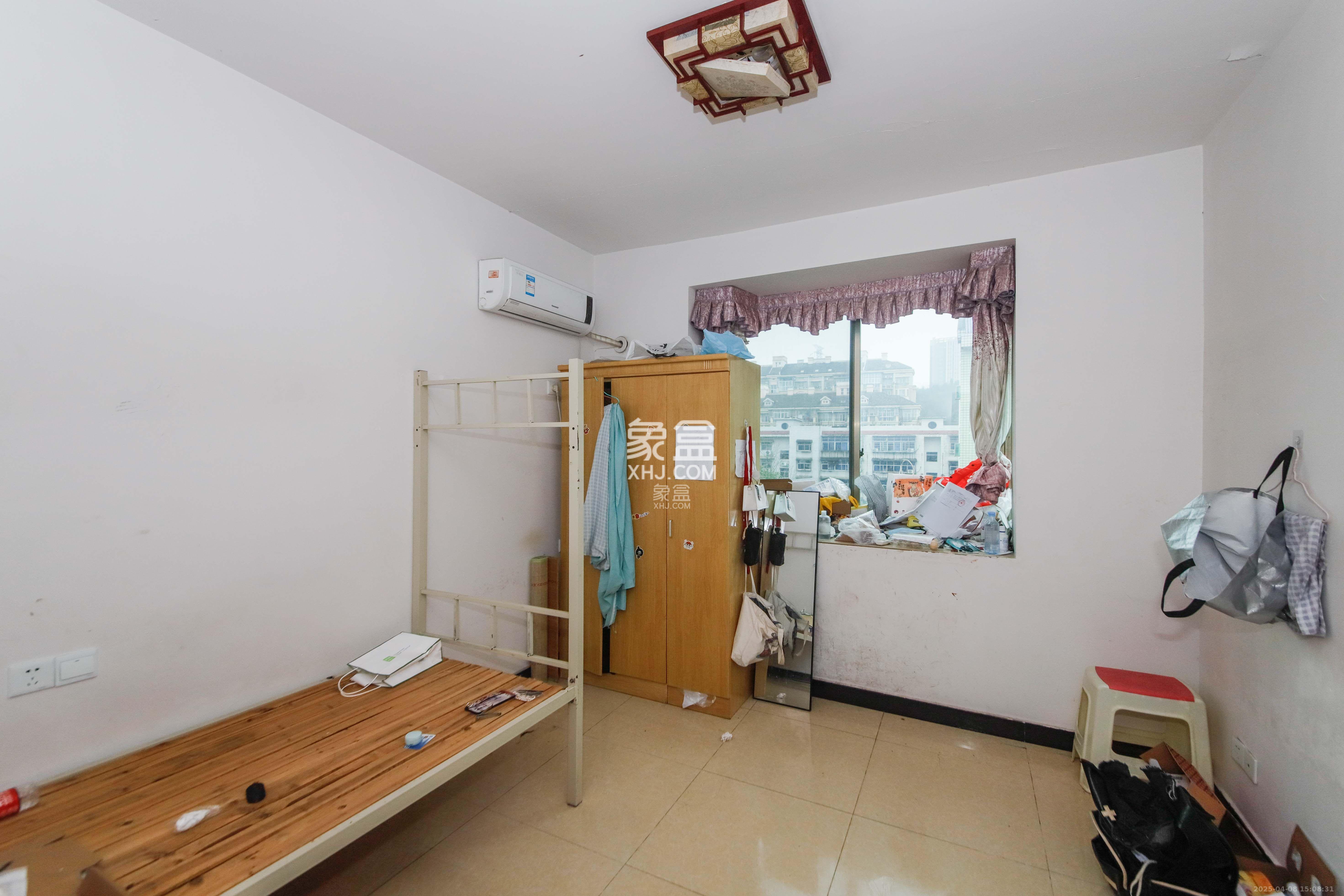 西城公寓  4室2厅1卫    2000.0元/月 西城公寓  4室2厅1卫    2000.0元/月室内图