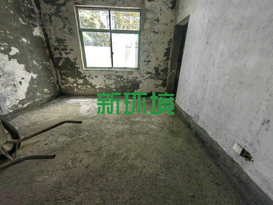 德皇新城  6室2厅2卫   285.00万客厅