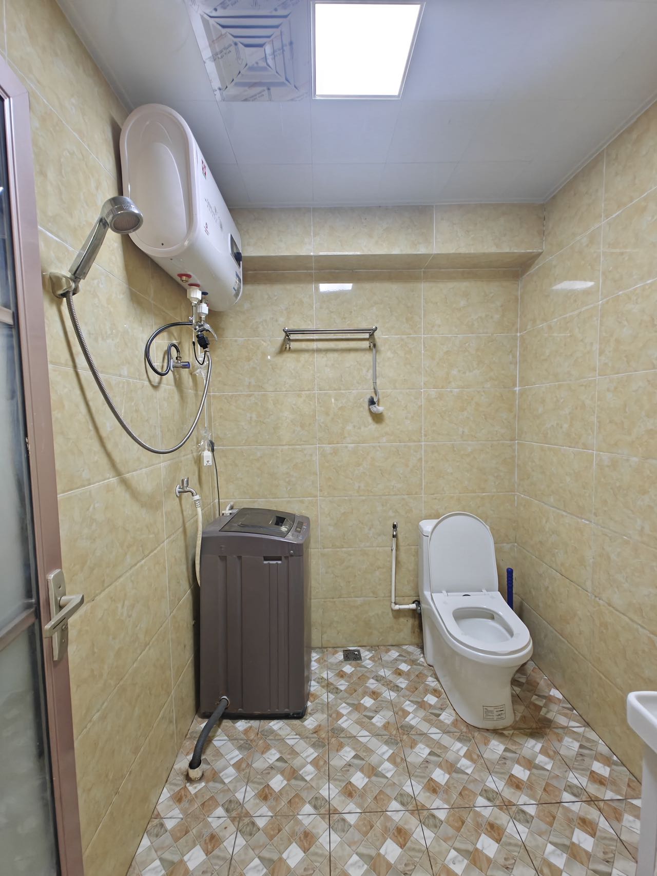 海深国际大厦 1室0厅0卫 1300.0元/月 海深国际大厦 1室0厅0卫 1300.0元/月室内图