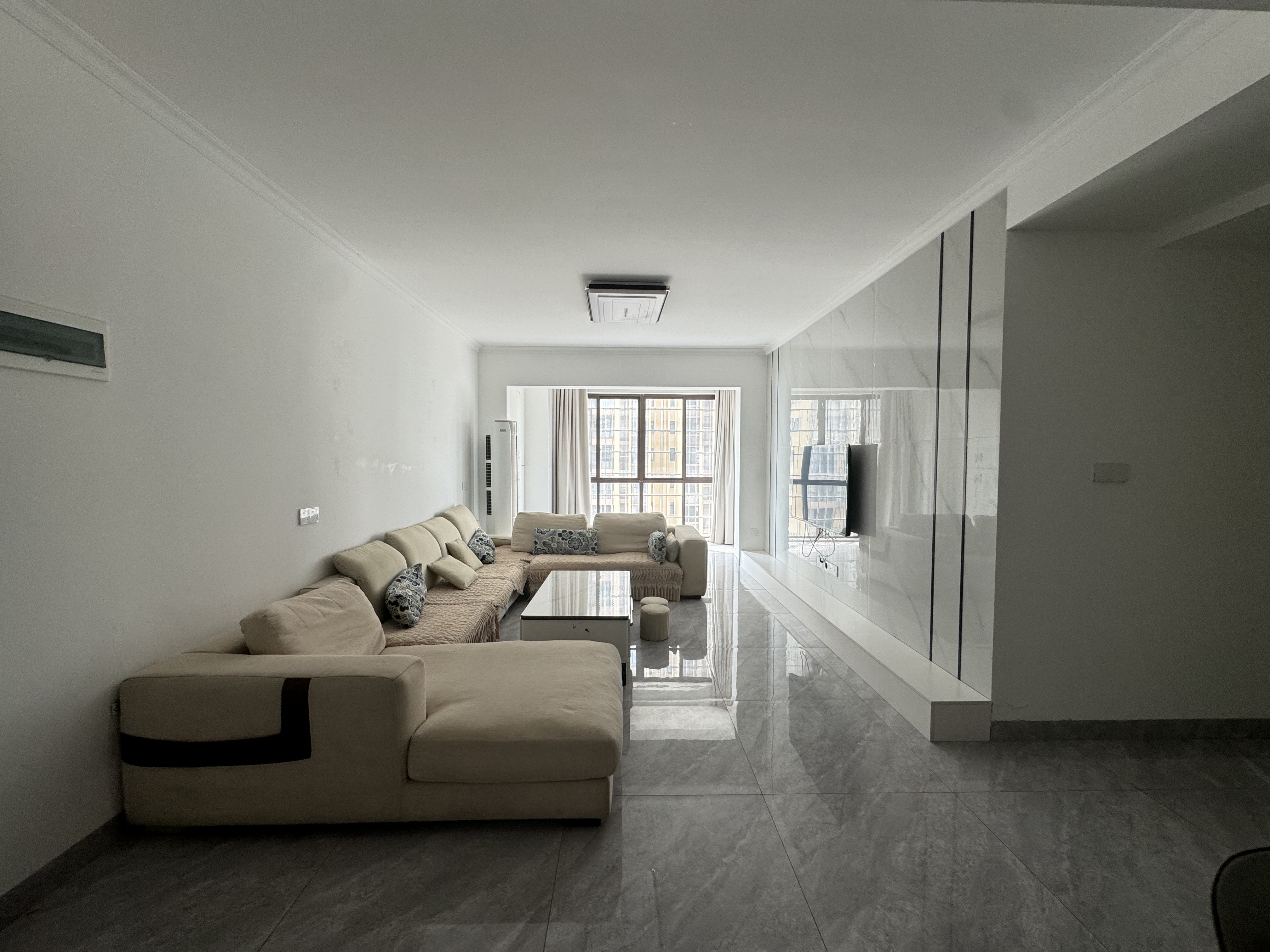 唯康水岸豪庭  3室2厅2卫    1800.0元/月 唯康水岸豪庭  3室2厅2卫    1800.0元/月室内图