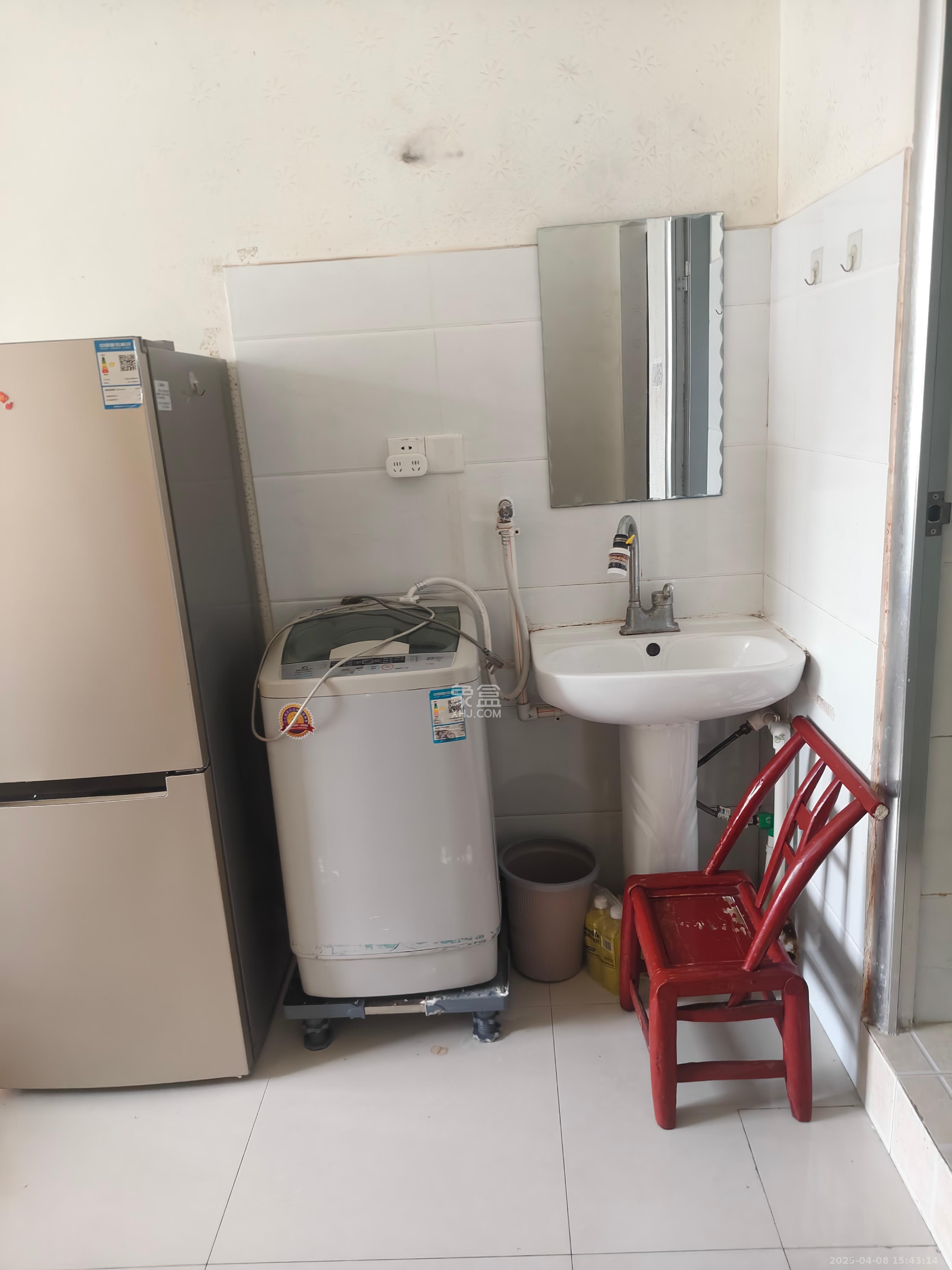 柏家塘小区 0室0厅1卫 1100.0元/月 柏家塘小区 0室0厅1卫 1100.0元/月室内图