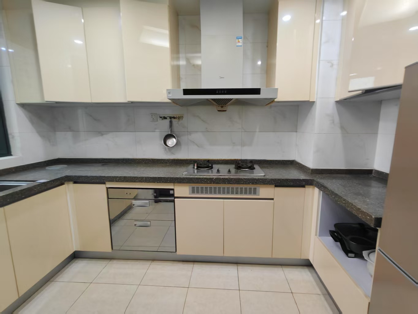 恒大绿洲 3室2厅2卫 1800.0元/月 恒大绿洲 3室2厅2卫 1800.0元/月室内图