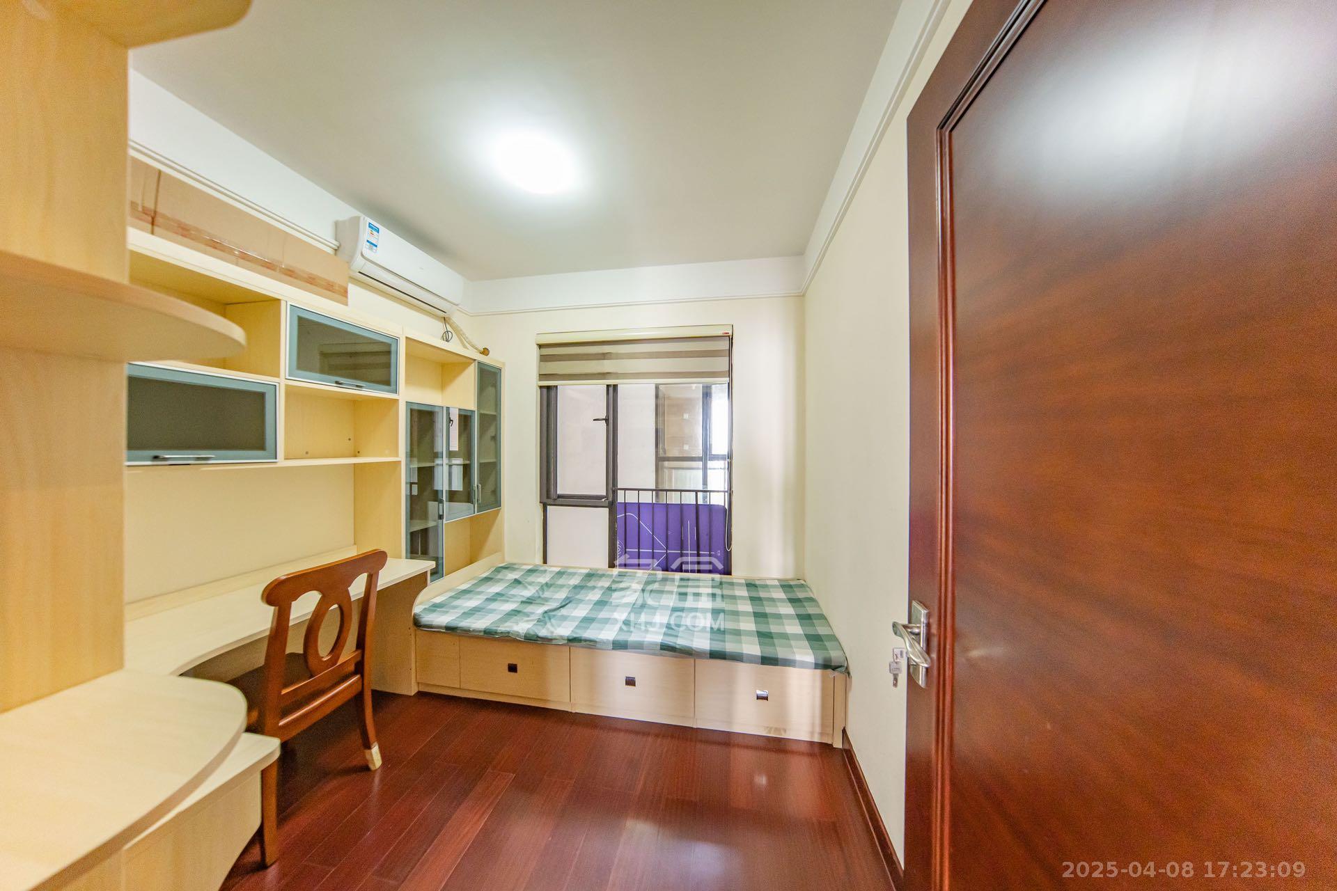 中海国际三期  3室2厅2卫    2500.0元/月 中海国际三期  3室2厅2卫    2500.0元/月室内图