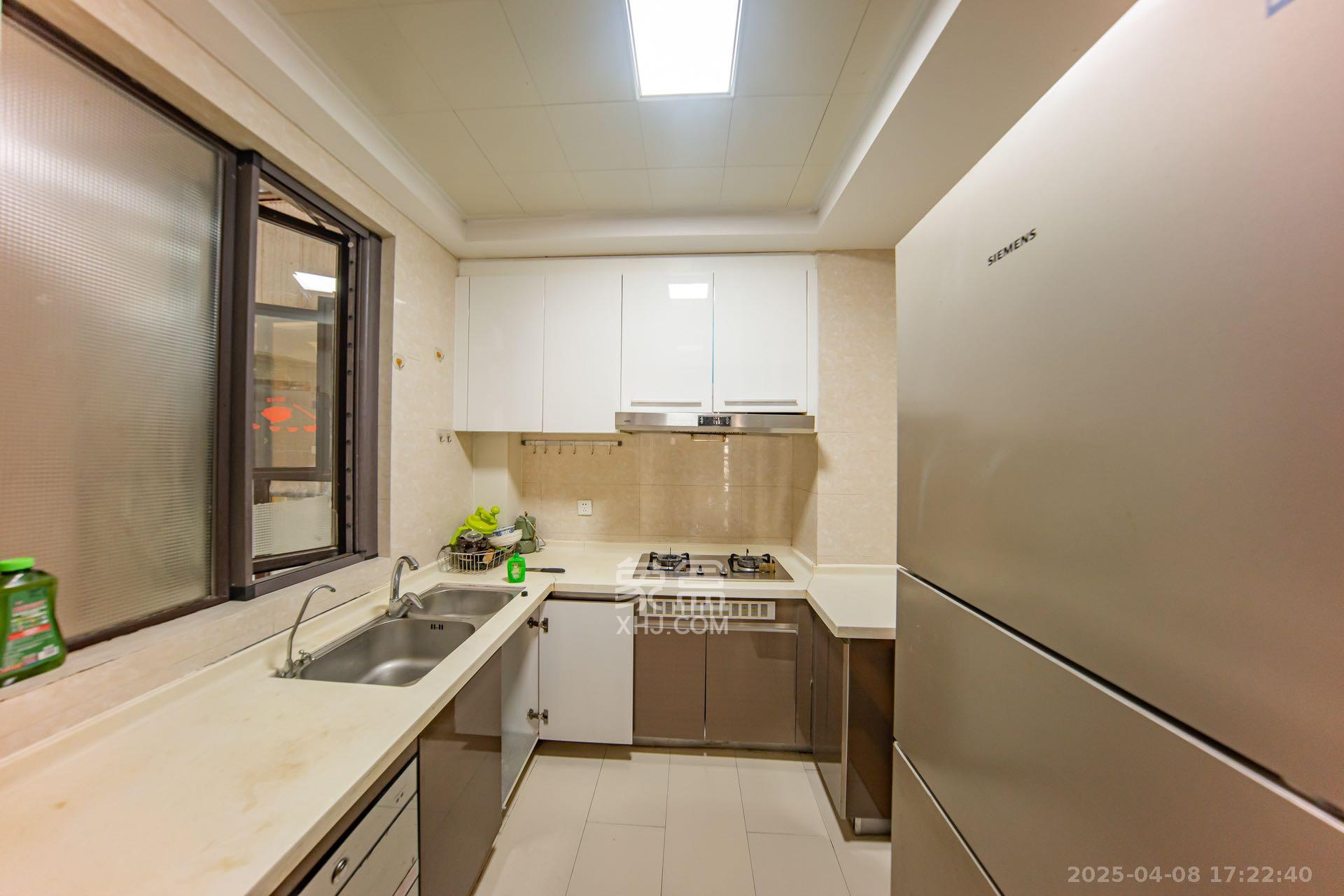 中海国际三期  3室2厅2卫    2500.0元/月 中海国际三期  3室2厅2卫    2500.0元/月室内图