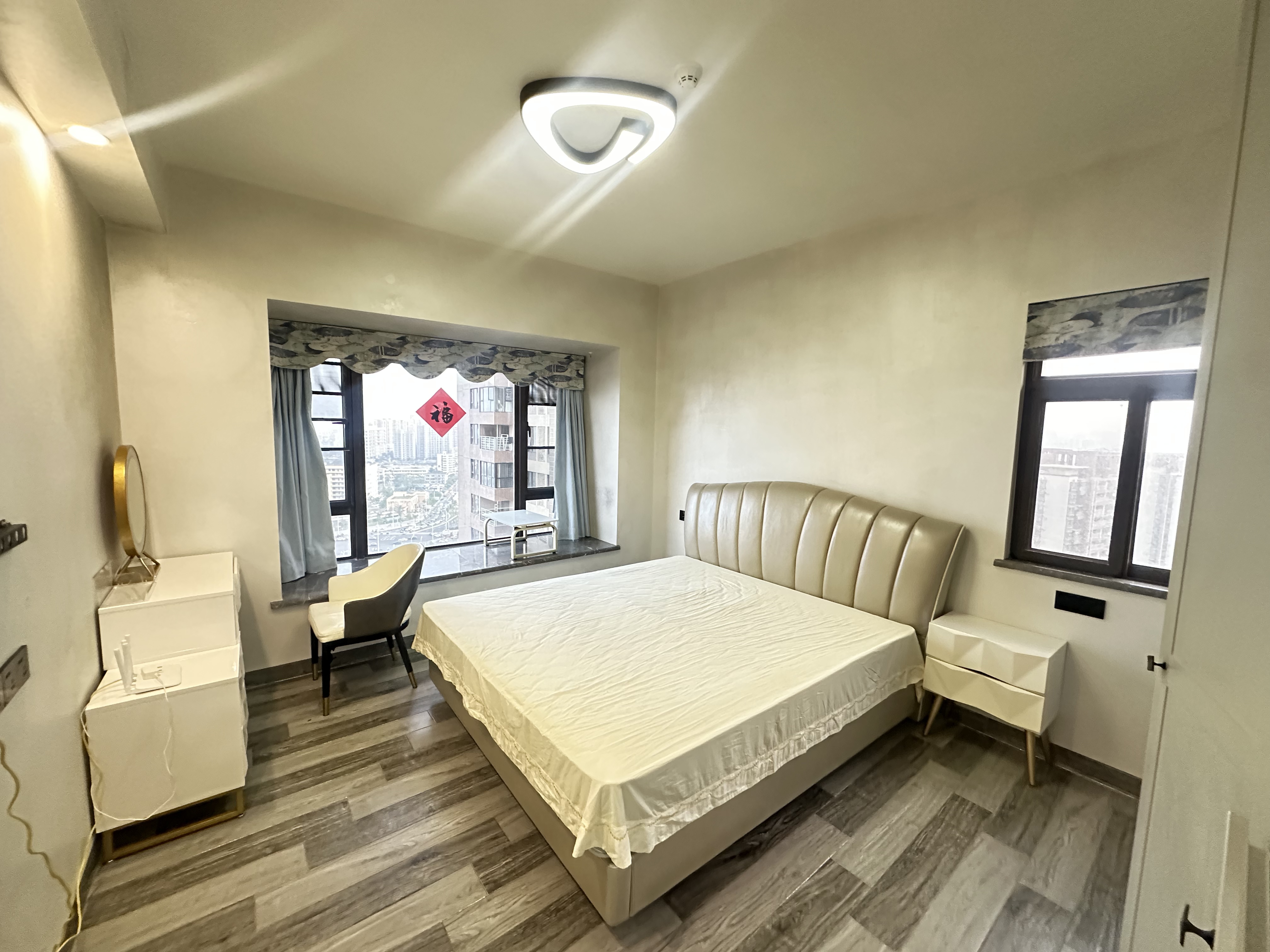 滨江海岸三期 4室2厅2卫 280.0万 滨江海岸三期 4室2厅2卫 280.0万室内图