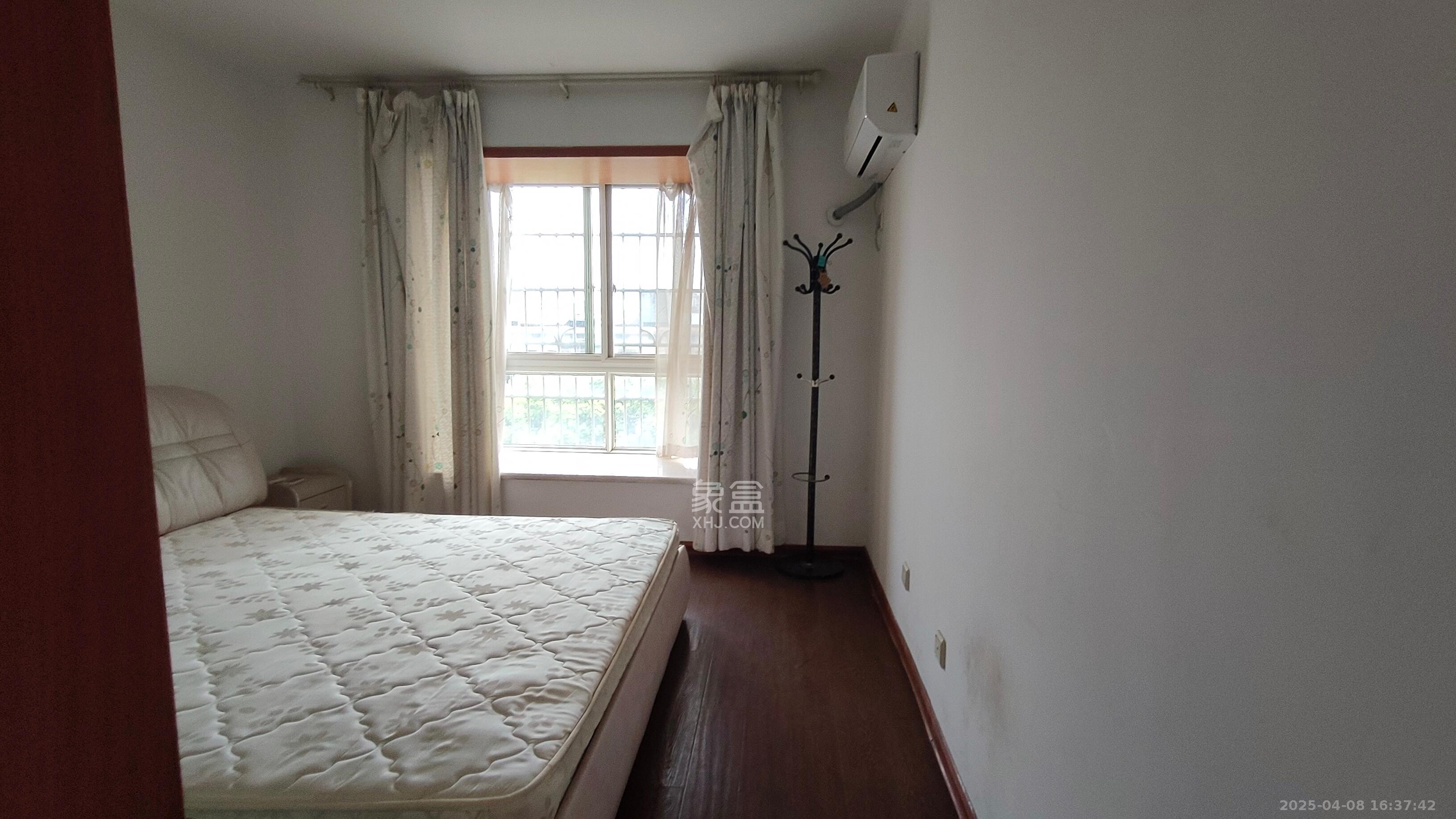 晶华美地  1室2厅1卫   1900.00元/月室内图
