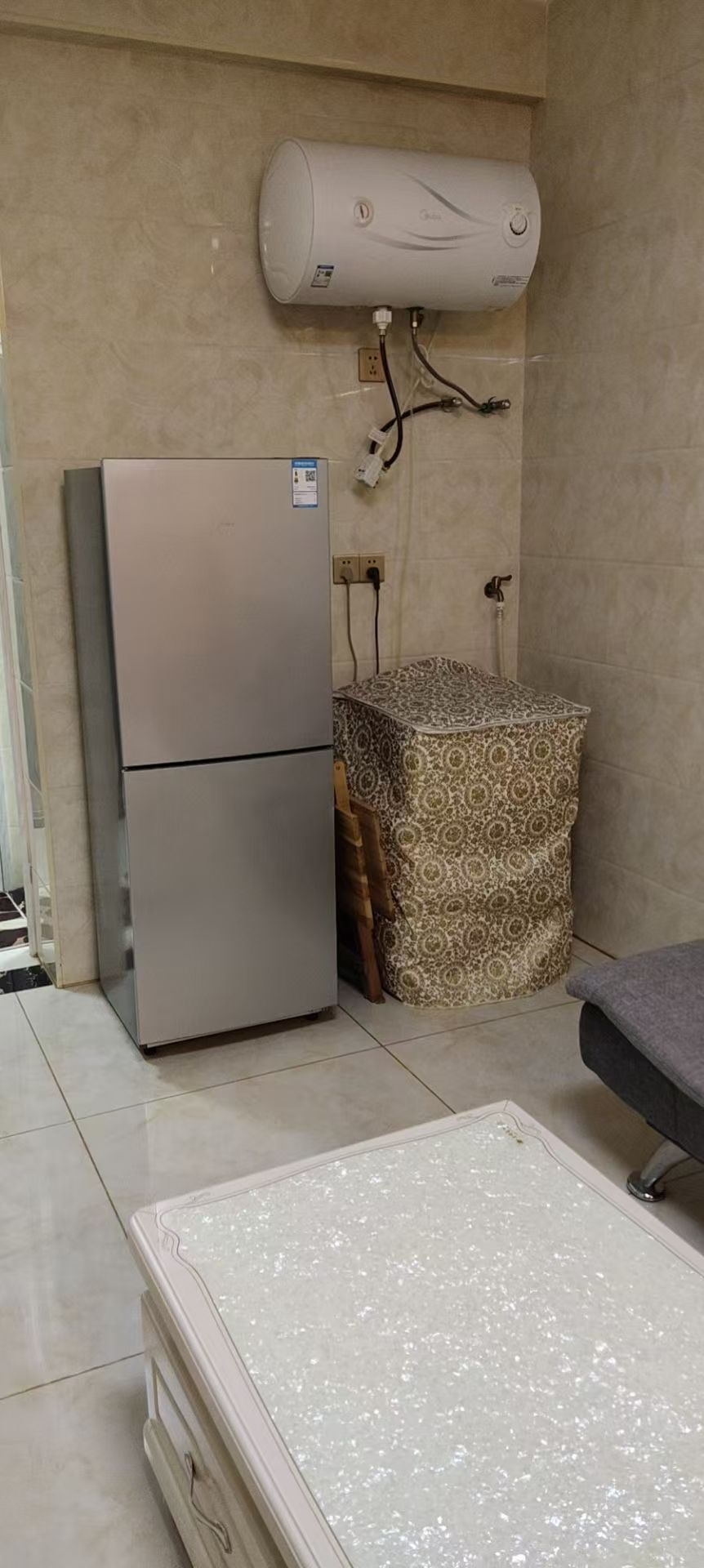 梓湖东城  1室1厅1卫    800.0元/月 梓湖东城  1室1厅1卫    800.0元/月室内图