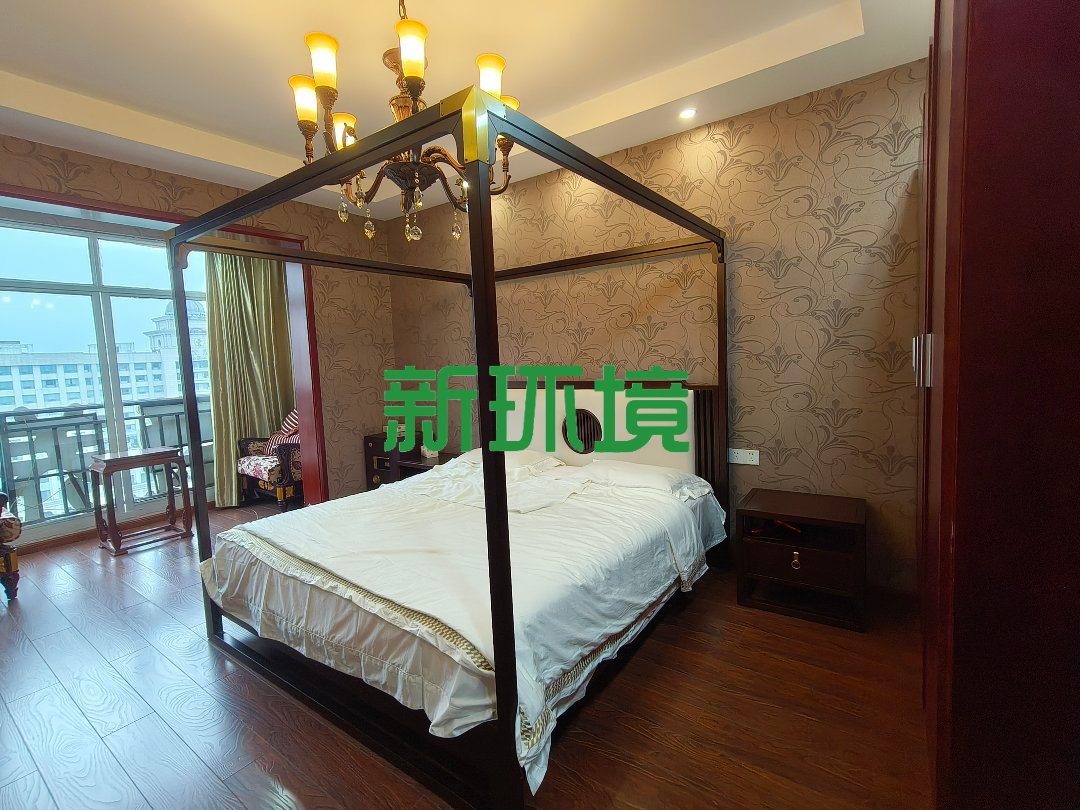 德皇新城  4室2厅2卫   85.00万客厅