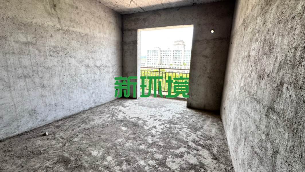 德皇新城  4室2厅2卫   89.00万客厅
