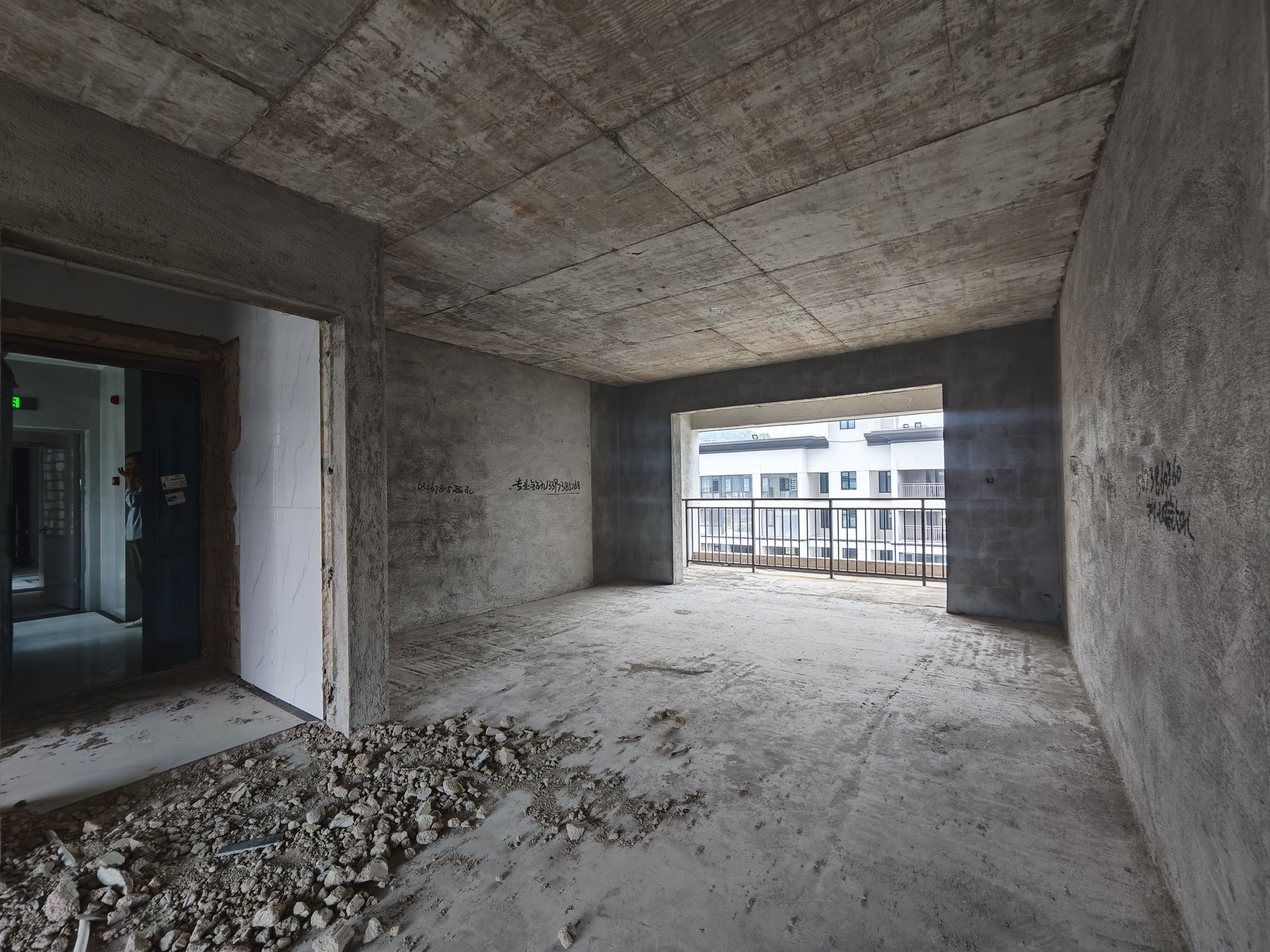 青春里-铂樾府 5室2厅2卫 113.8万 青春里-铂樾府 5室2厅2卫 113.8万客厅