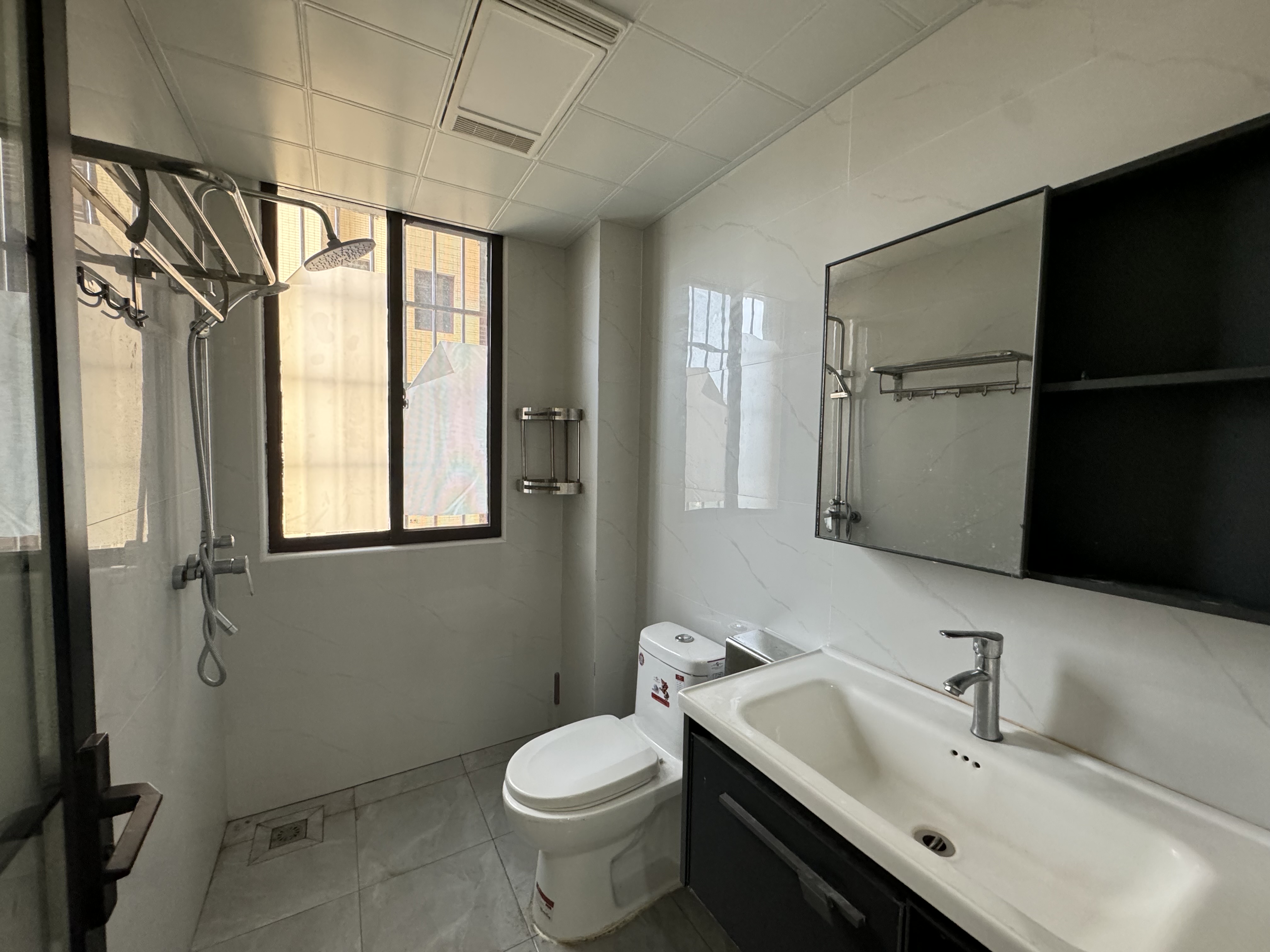 唯康水岸豪庭  3室2厅2卫    1800.0元/月 唯康水岸豪庭  3室2厅2卫    1800.0元/月室内图