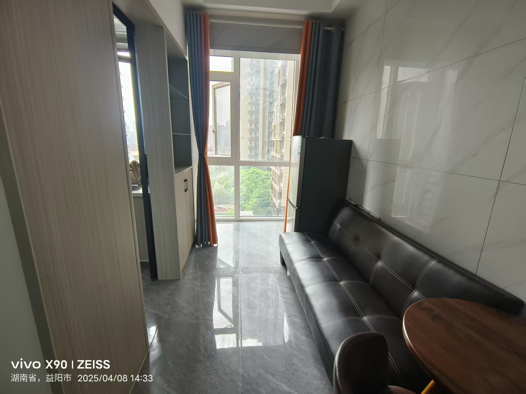 保利香槟国际  1室1厅1卫    1300.0元/月 保利香槟国际  1室1厅1卫    1300.0元/月