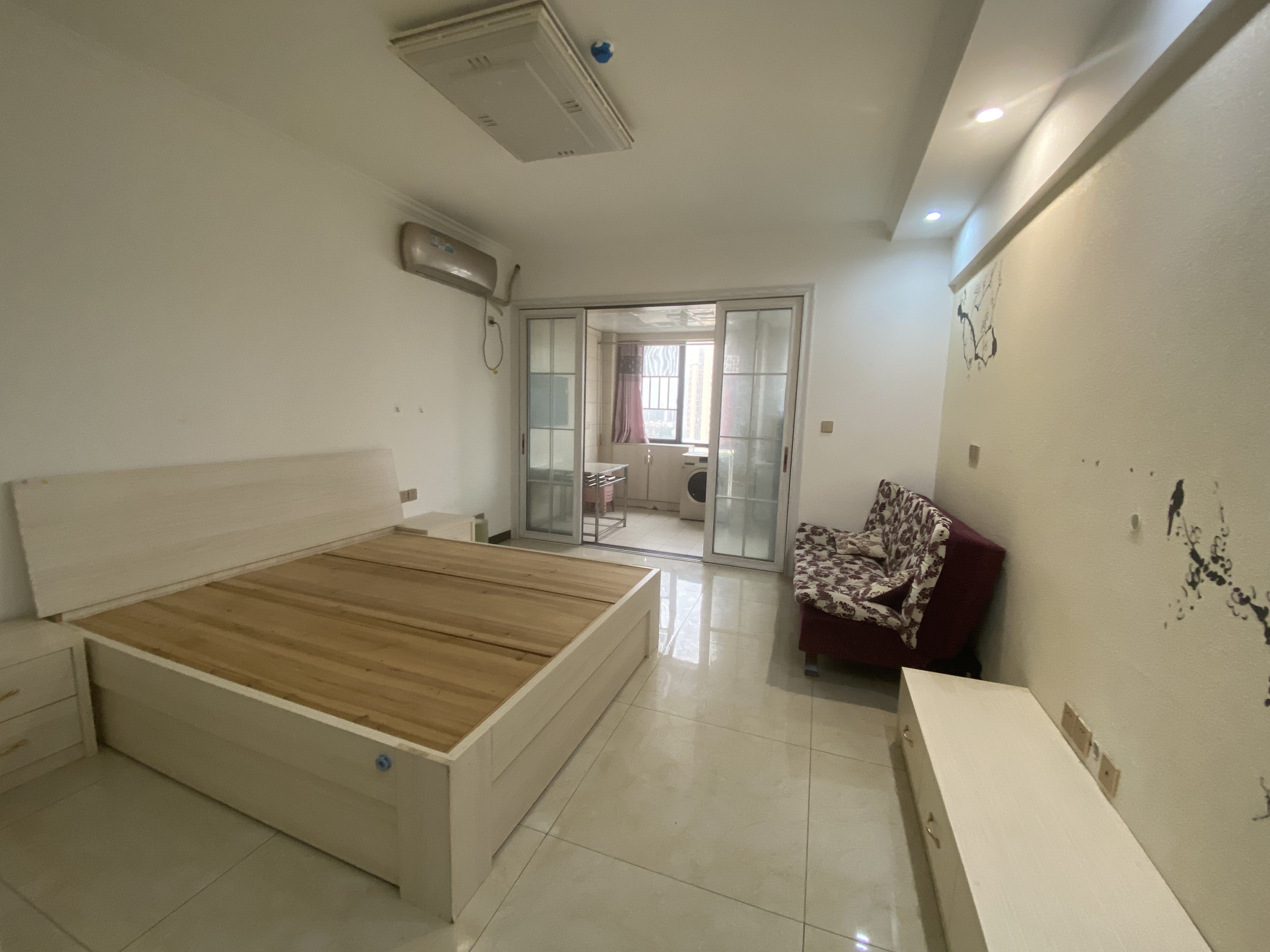 九圆大厦 1室1厅1卫 1000.0元/月 九圆大厦 1室1厅1卫 1000.0元/月室内图