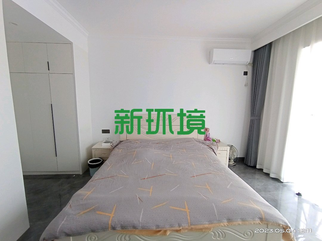 德皇新城  4室2厅2卫   79.80万客厅