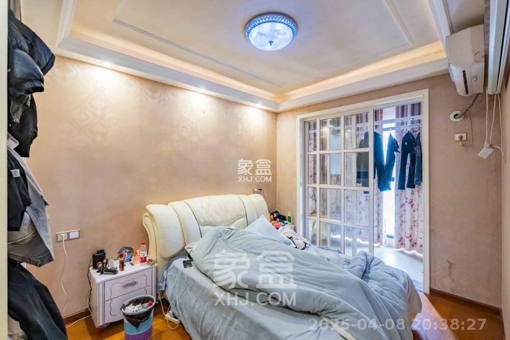 香江锦城  3室2厅2卫   4700.00元/月室内图