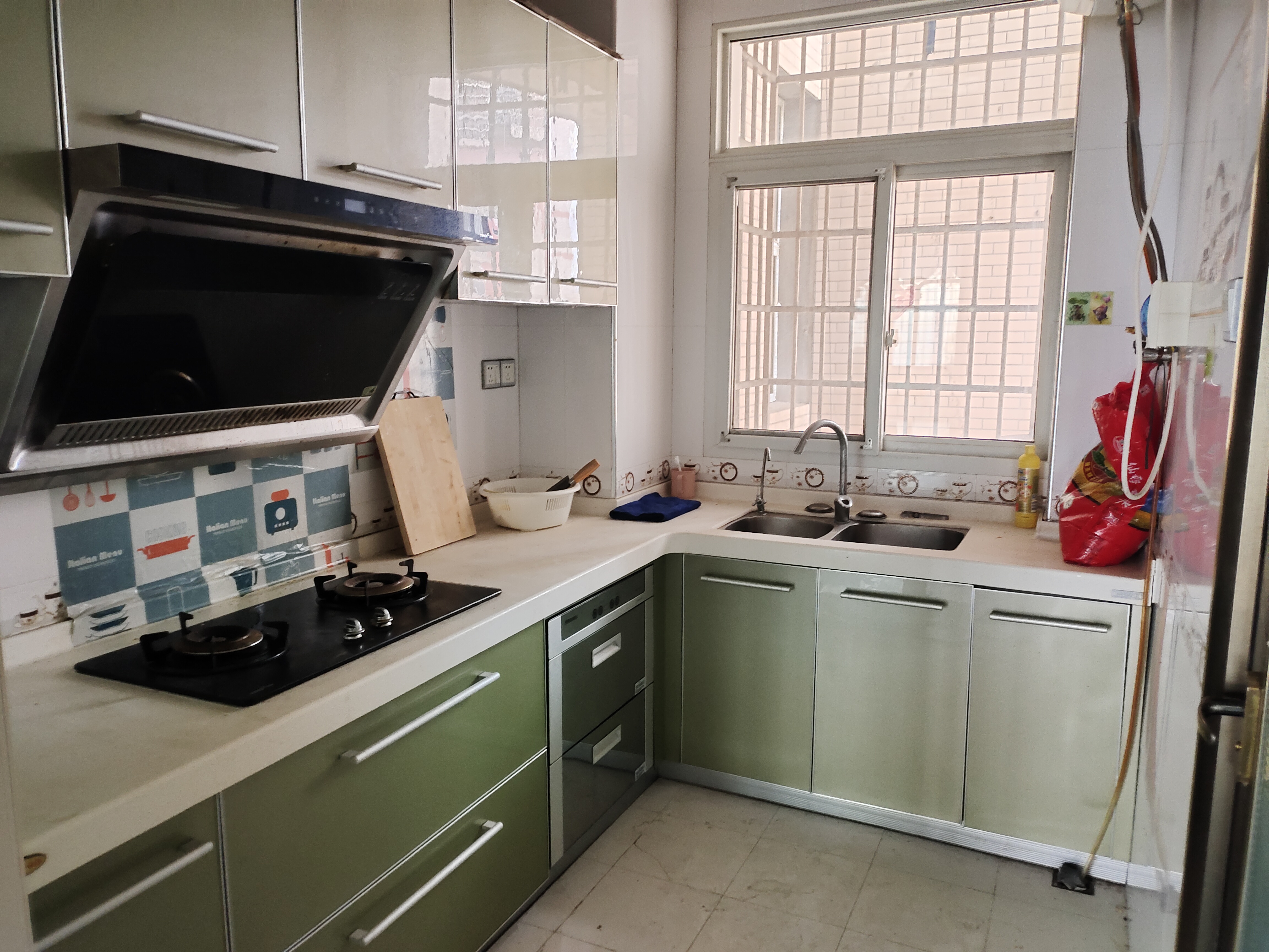 西街印象  3室2厅2卫   62.00万 西街印象  3室2厅2卫   62.00万厨房