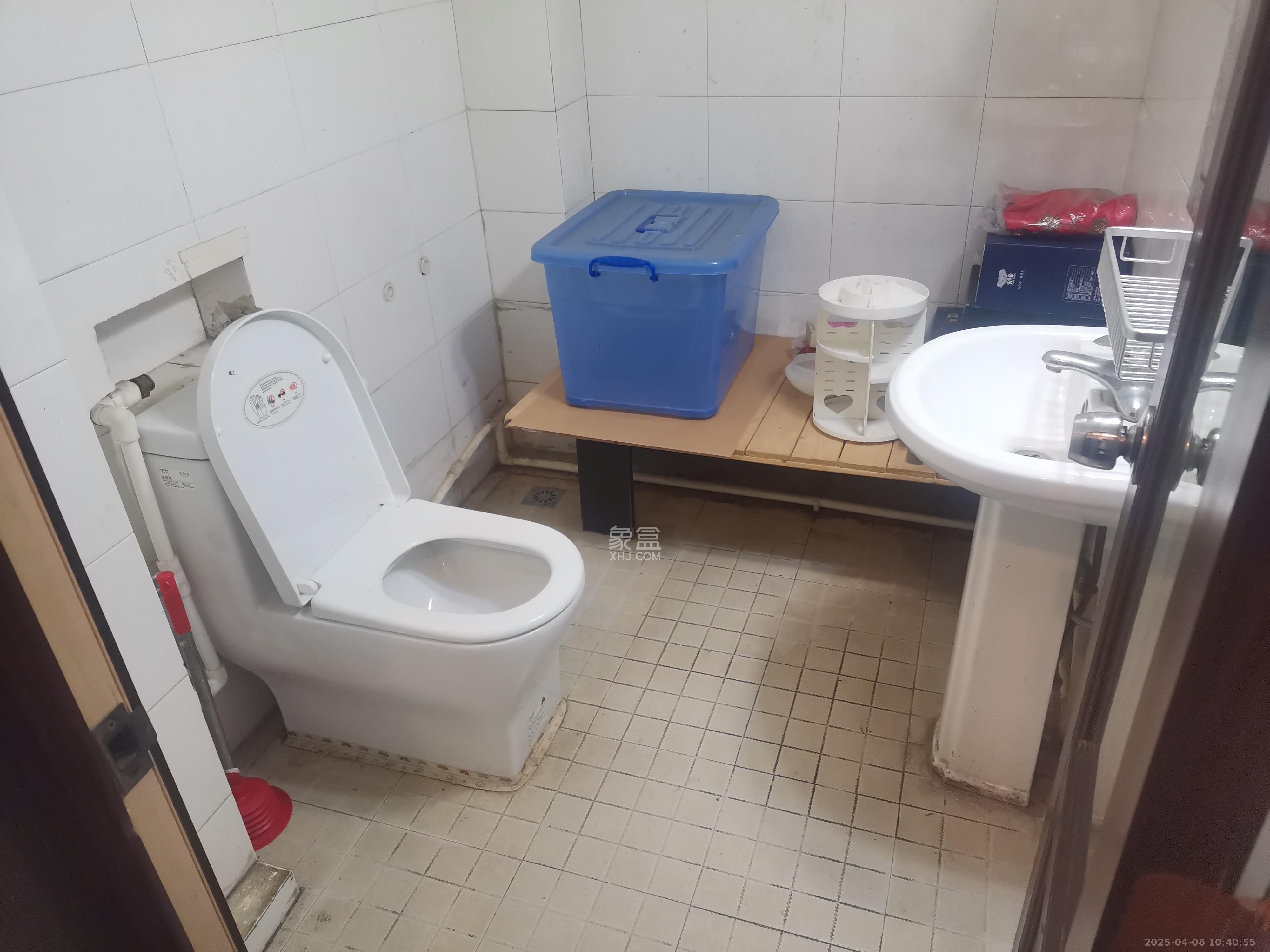东南明苑  3室2厅2卫   2300.00元/月室内图