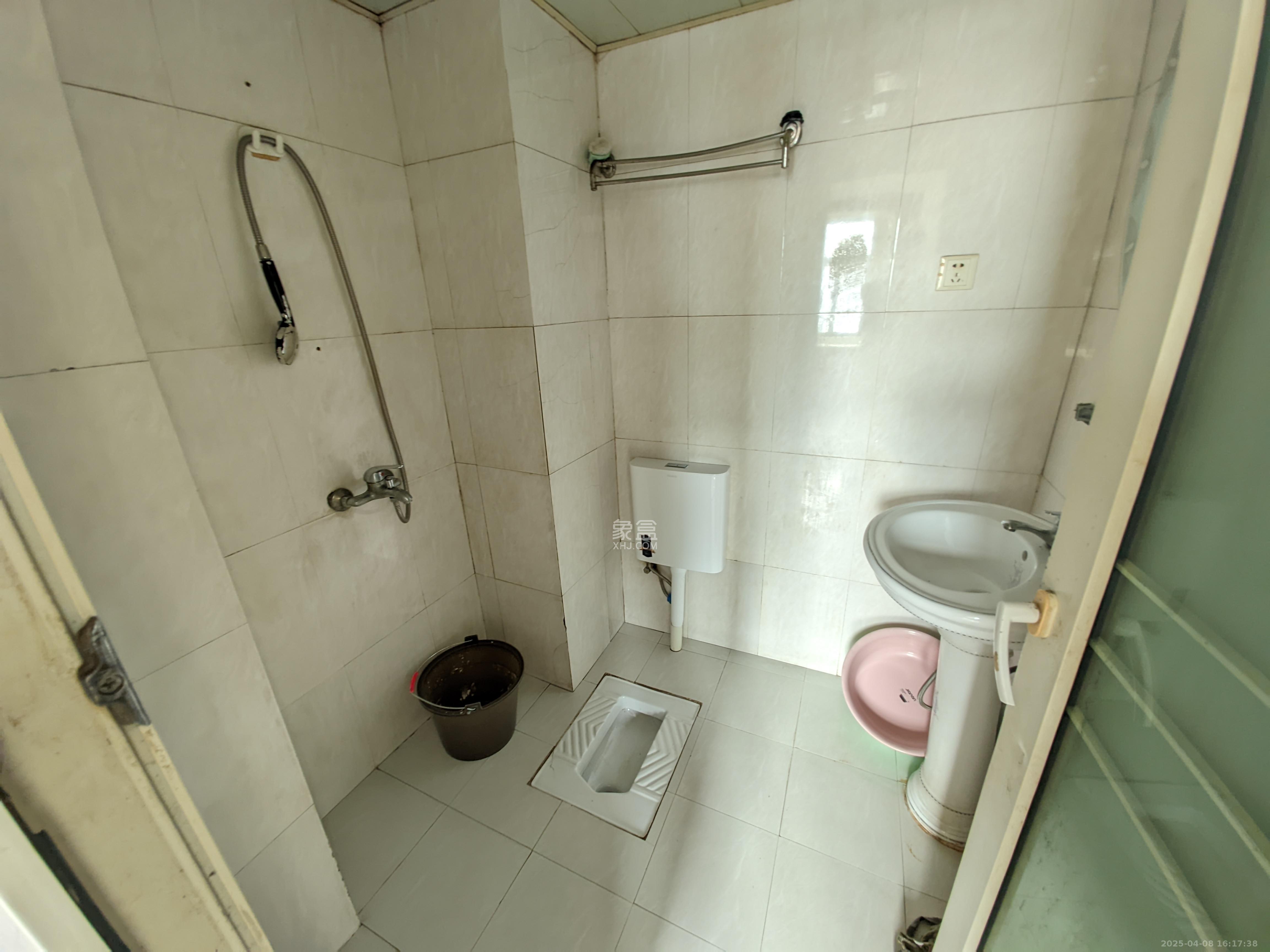 高桥财富大厦 3室1厅1卫 2400.0元/月 高桥财富大厦 3室1厅1卫 2400.0元/月室内图