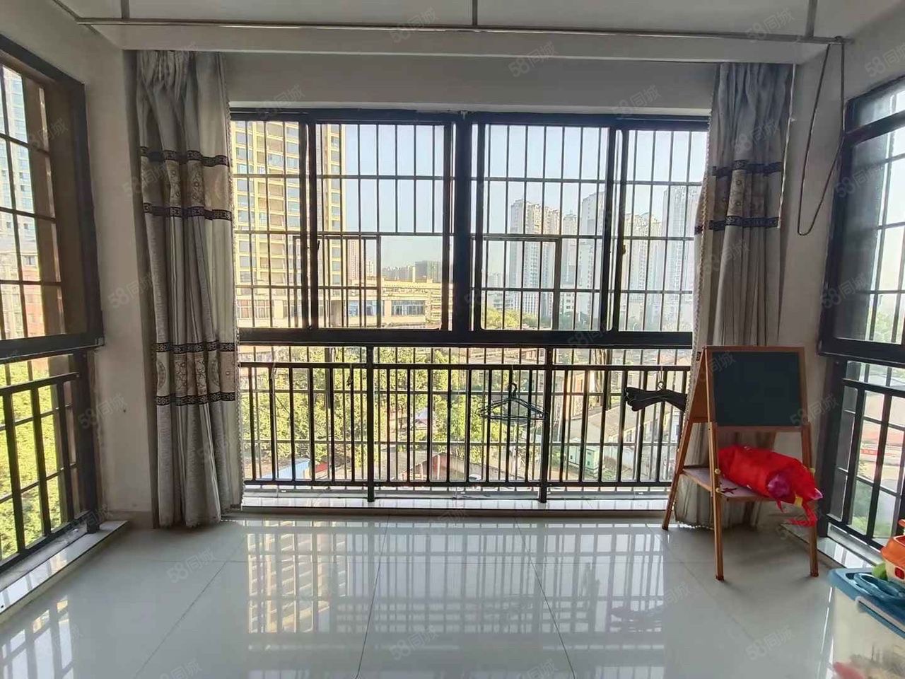 亿豪名园 3室2厅2卫 1500.0元/月 亿豪名园 3室2厅2卫 1500.0元/月室内图