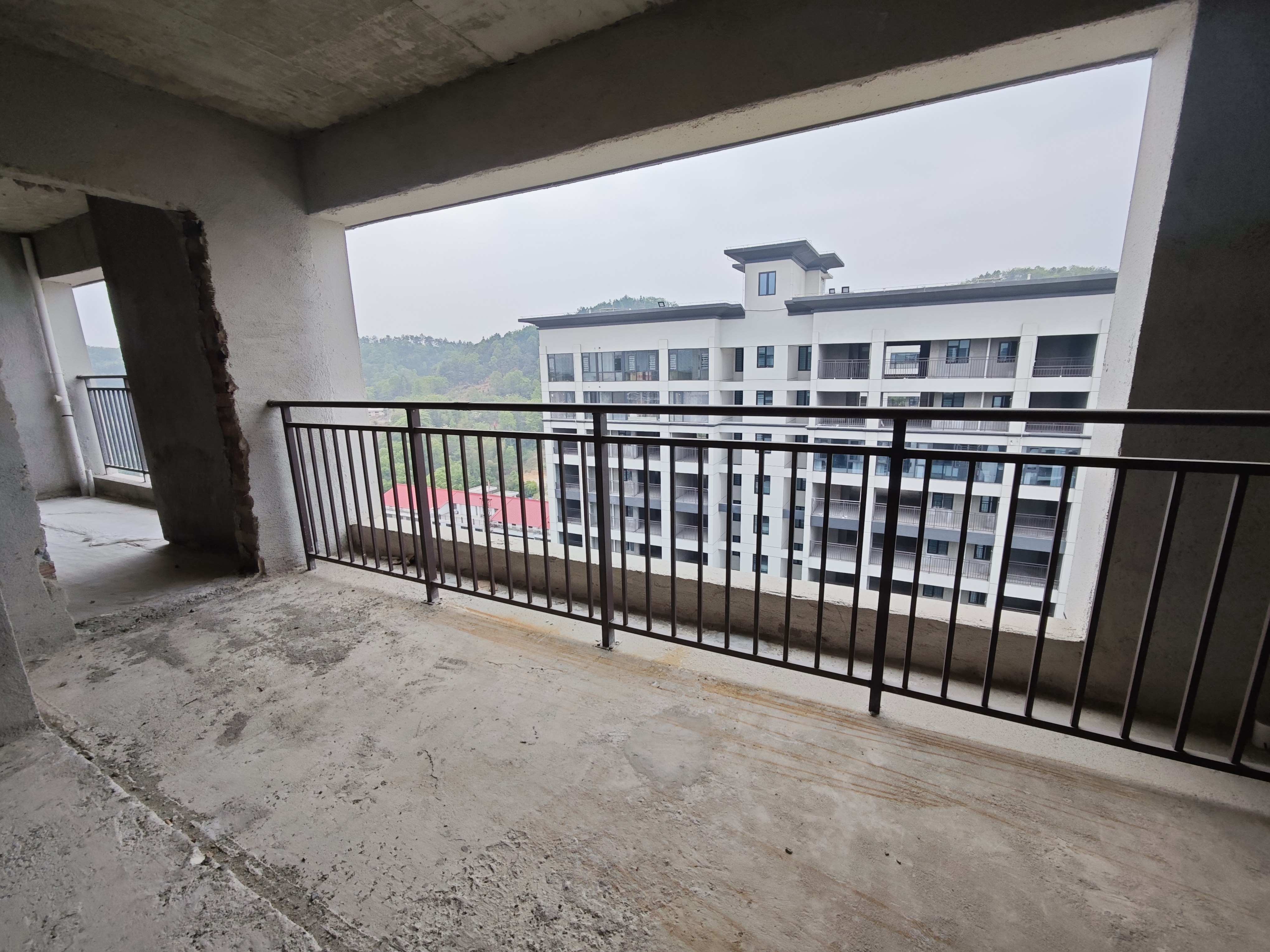 青春里-铂樾府 5室2厅2卫 113.8万 青春里-铂樾府 5室2厅2卫 113.8万阳台