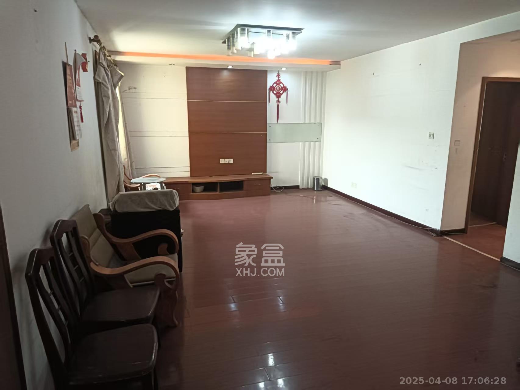 御景龙城  4室2厅2卫    2000.0元/月 御景龙城  4室2厅2卫    2000.0元/月