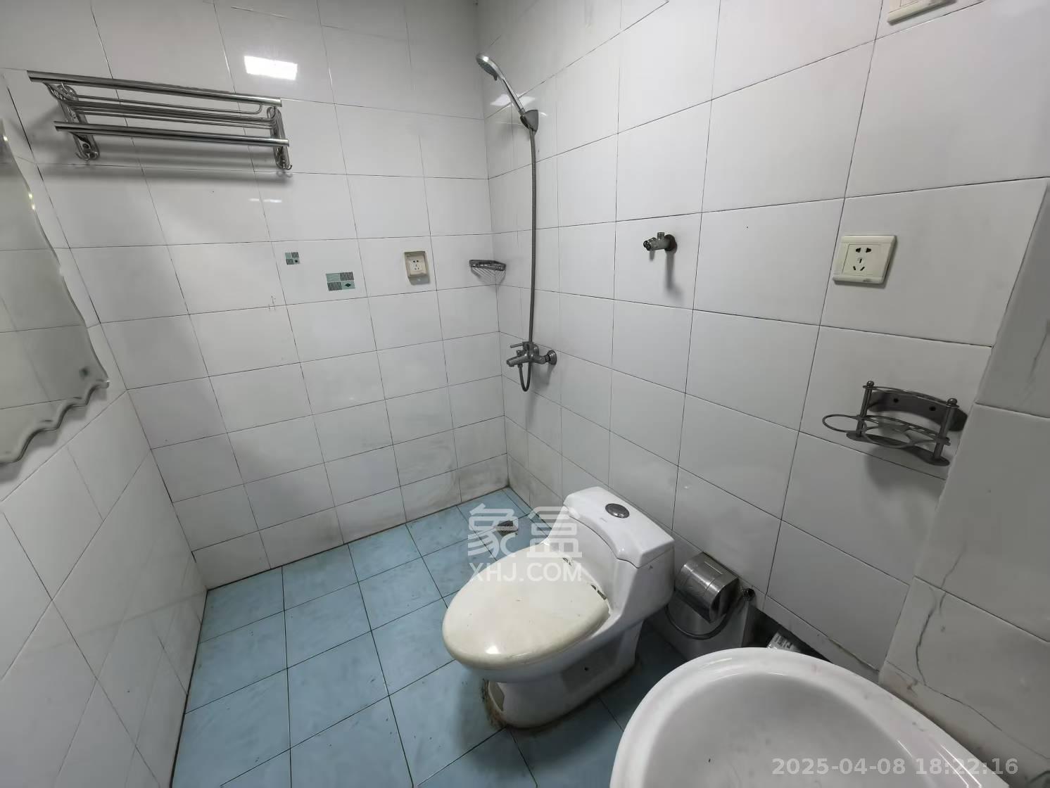 三湘小区  3室2厅2卫   2000.00元/月室内图