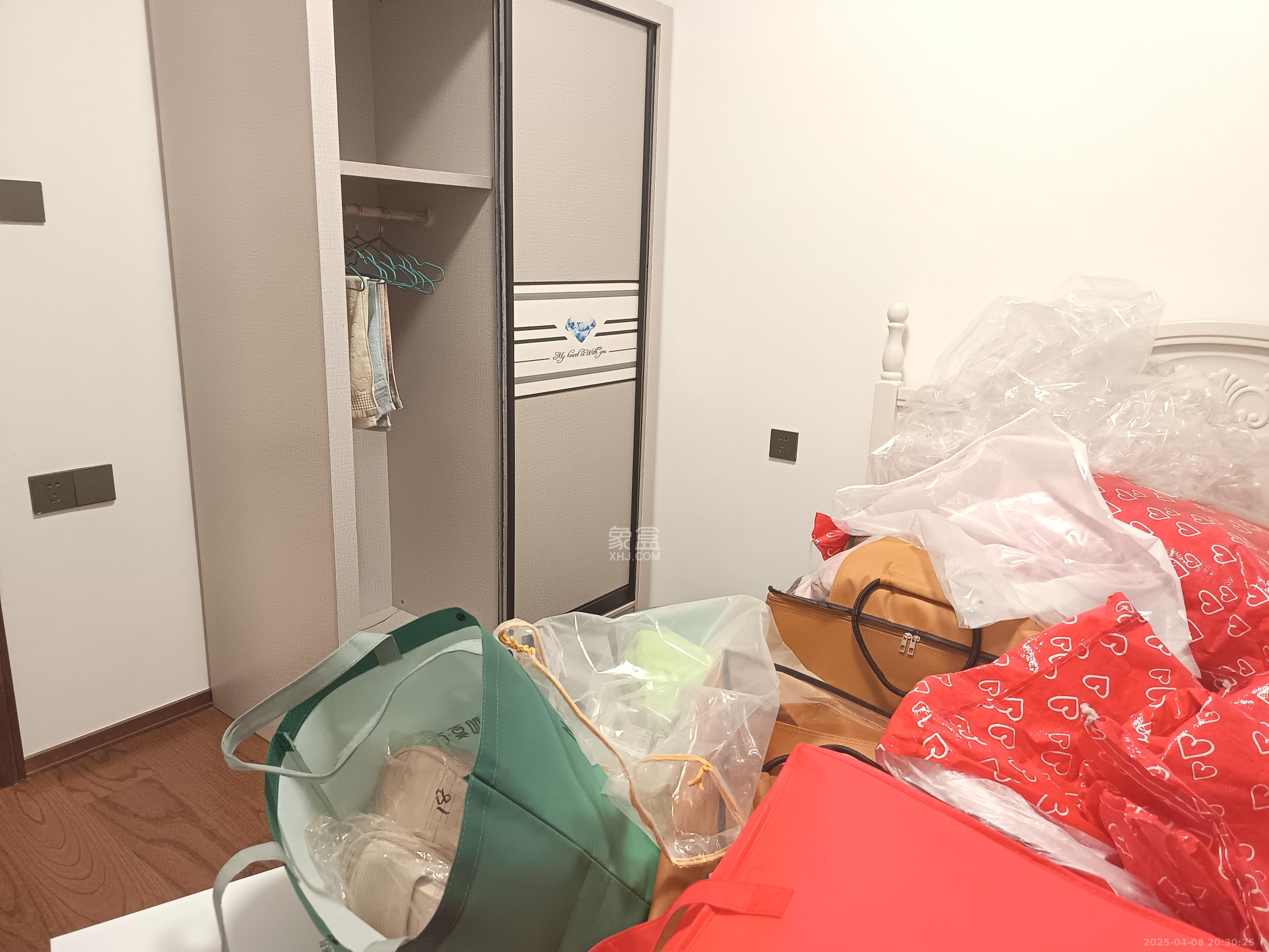 万科里金域滨江  3室2厅2卫   3800.00元/月室内图