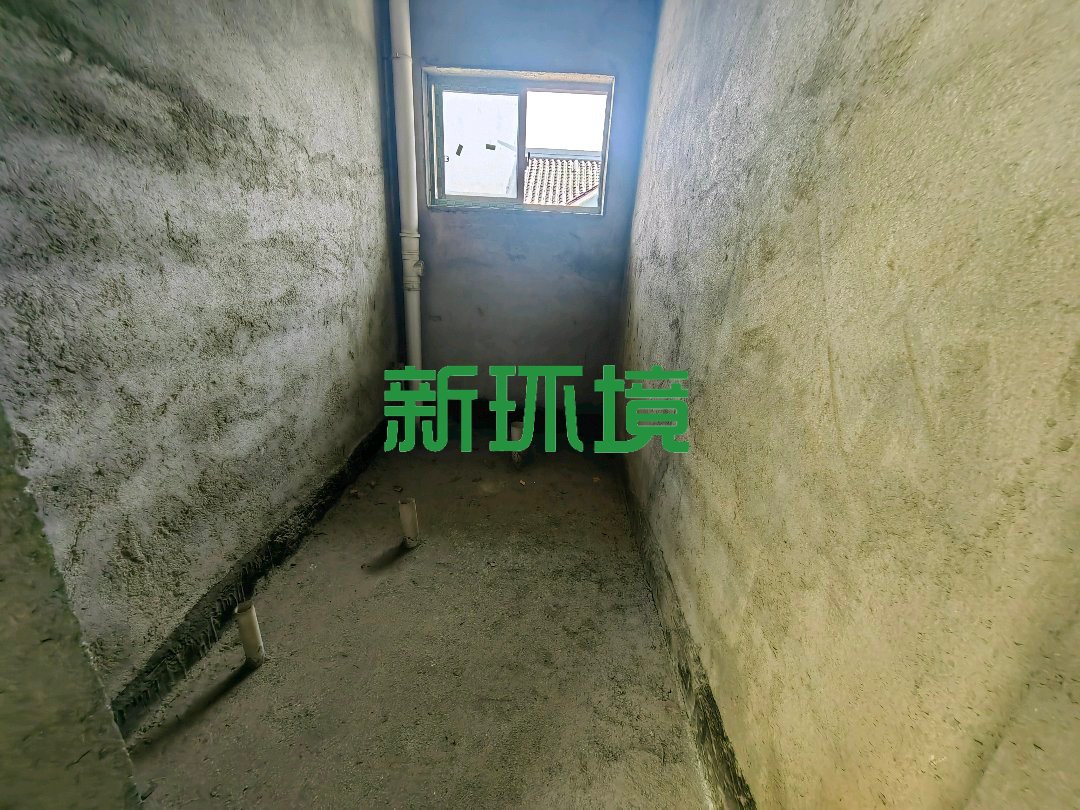 德皇新城  6室2厅2卫   285.00万客厅