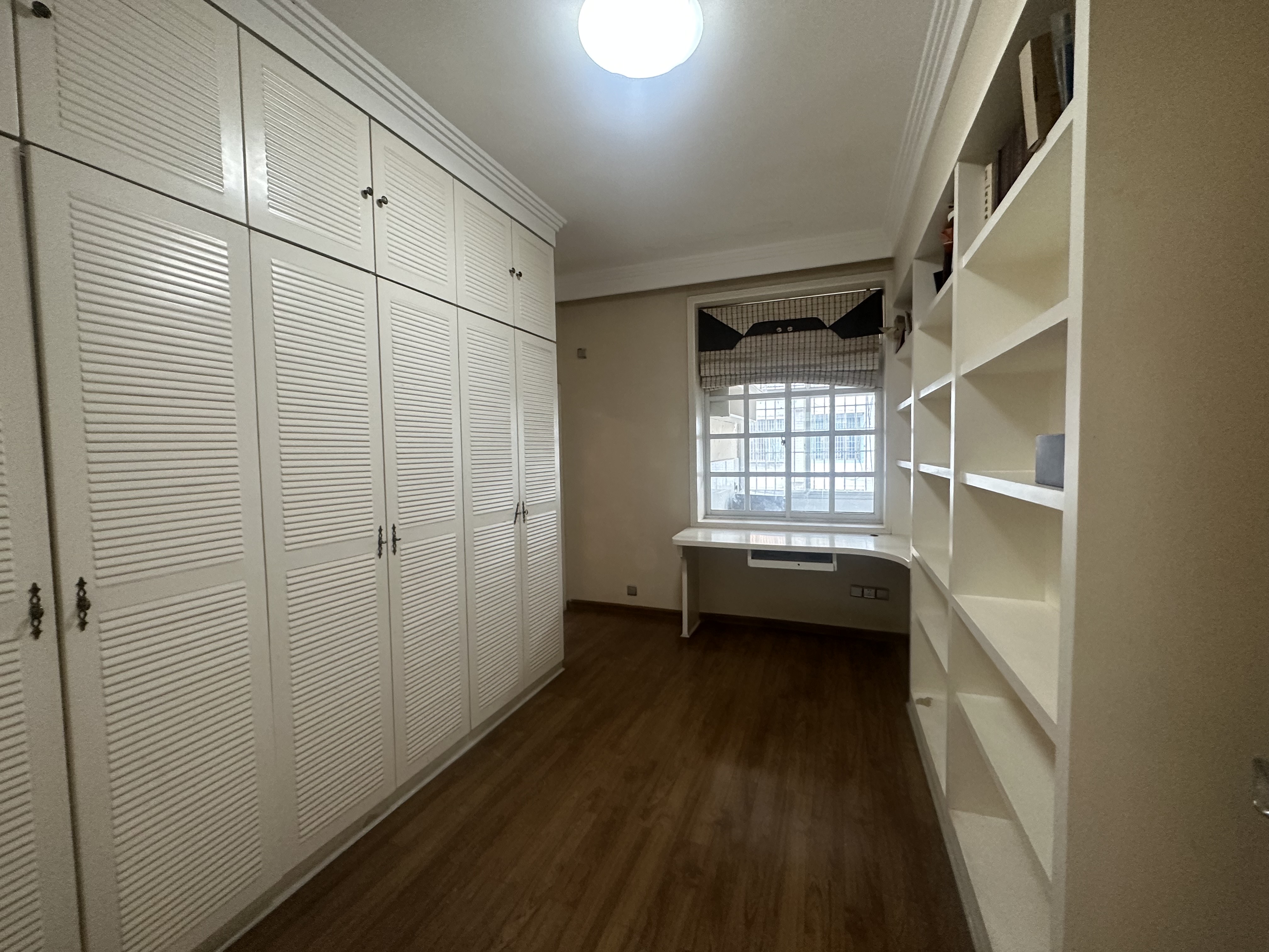 国税局家属院  4室2厅2卫    68.8万 国税局家属院  4室2厅2卫    68.8万客厅