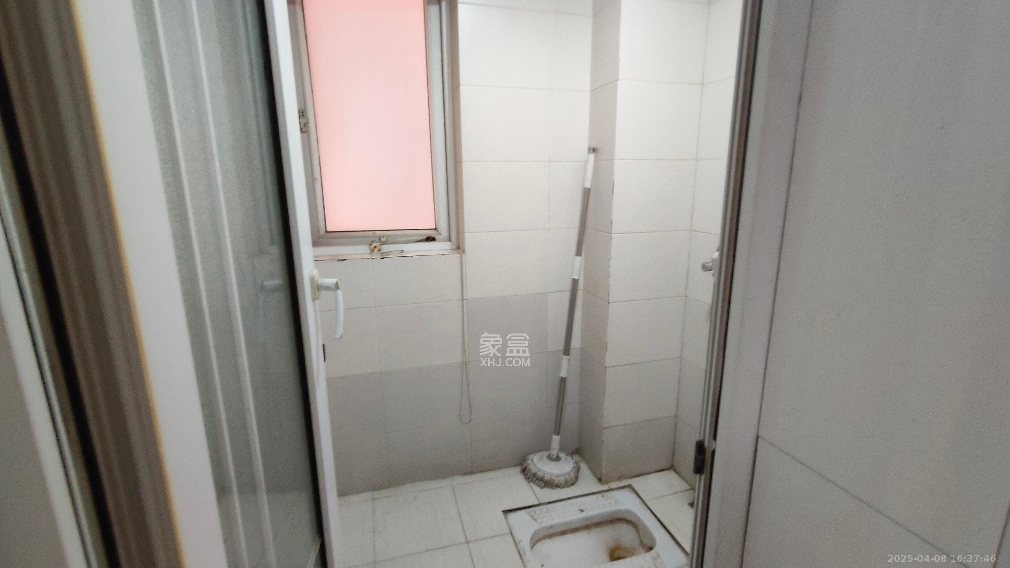 晶华美地  1室2厅1卫   1900.00元/月室内图