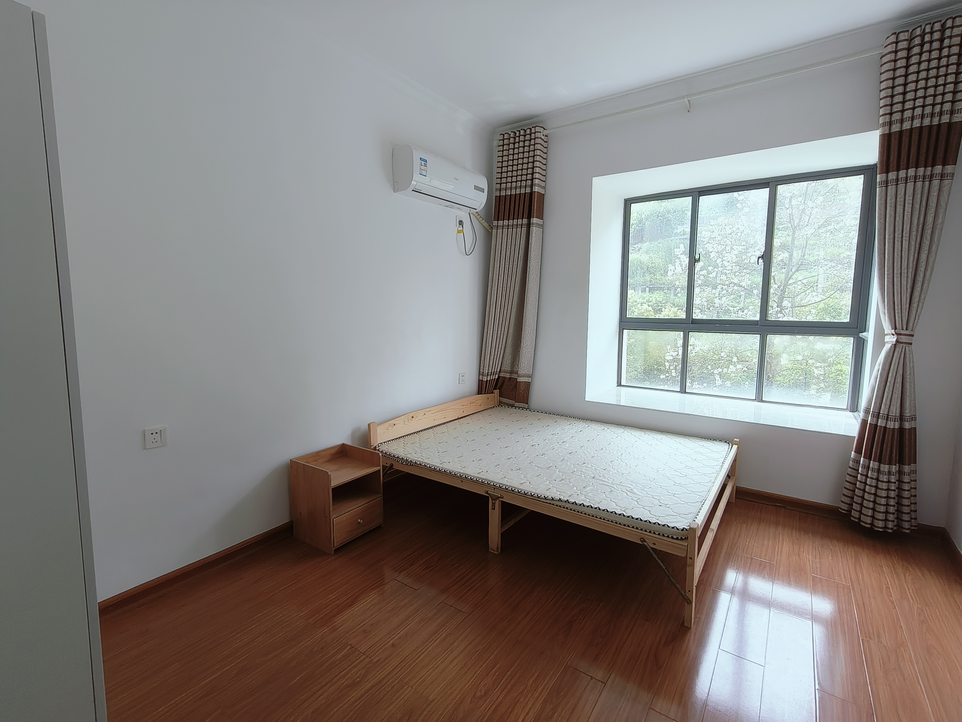 天门壹号 2室2厅1卫 1400.0元/月 天门壹号 2室2厅1卫 1400.0元/月室内图