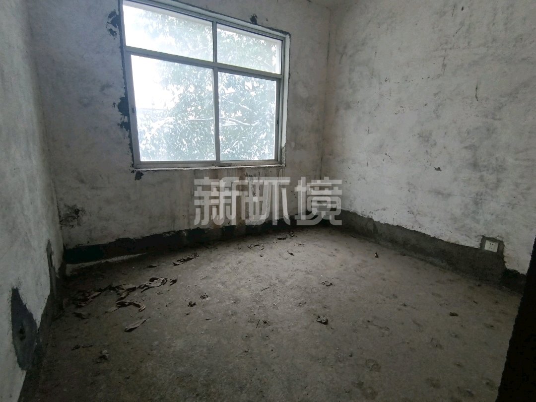 德皇新城  5室3厅3卫   220.00万客厅