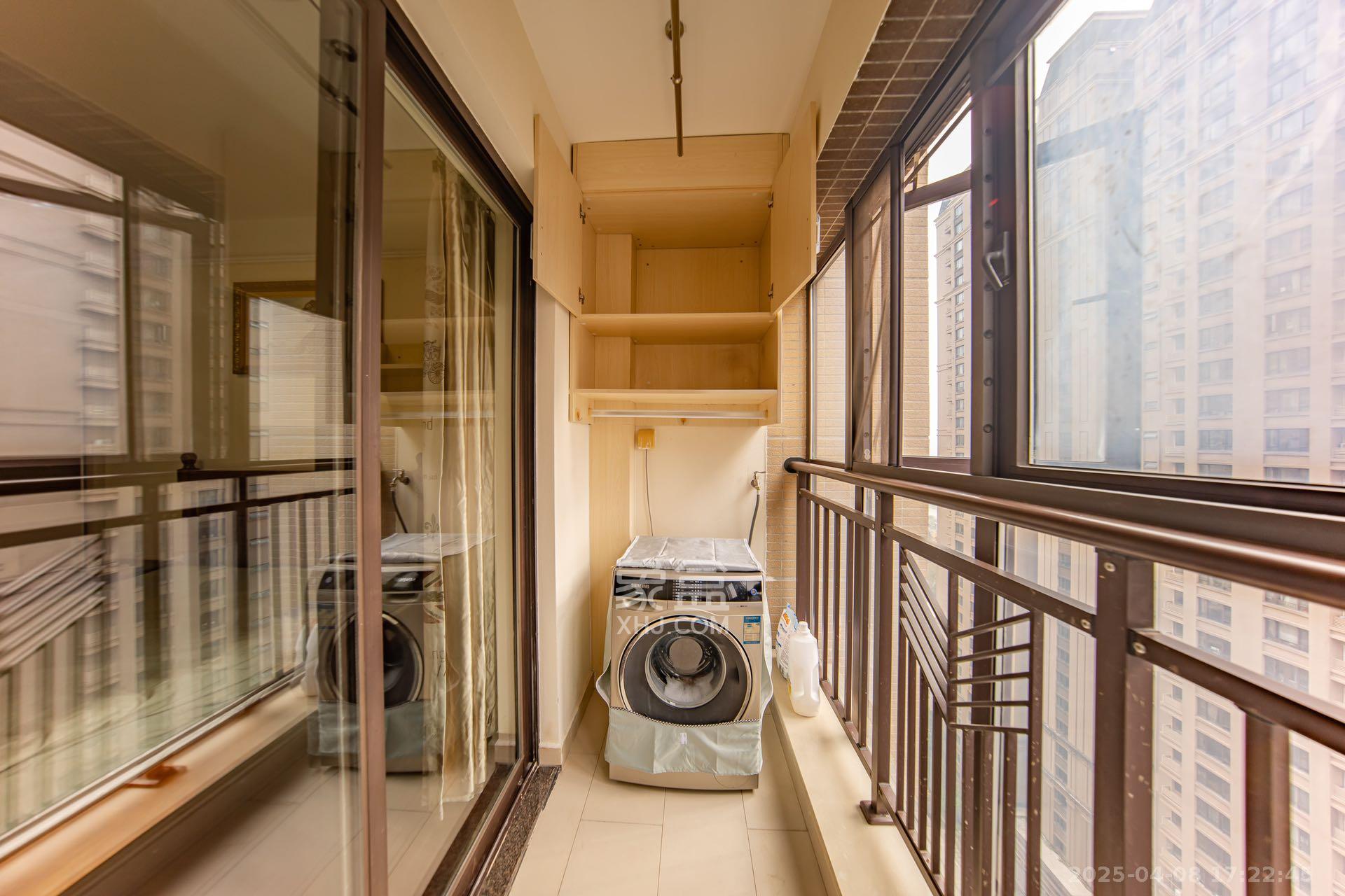 中海国际三期  3室2厅2卫    2500.0元/月 中海国际三期  3室2厅2卫    2500.0元/月室内图