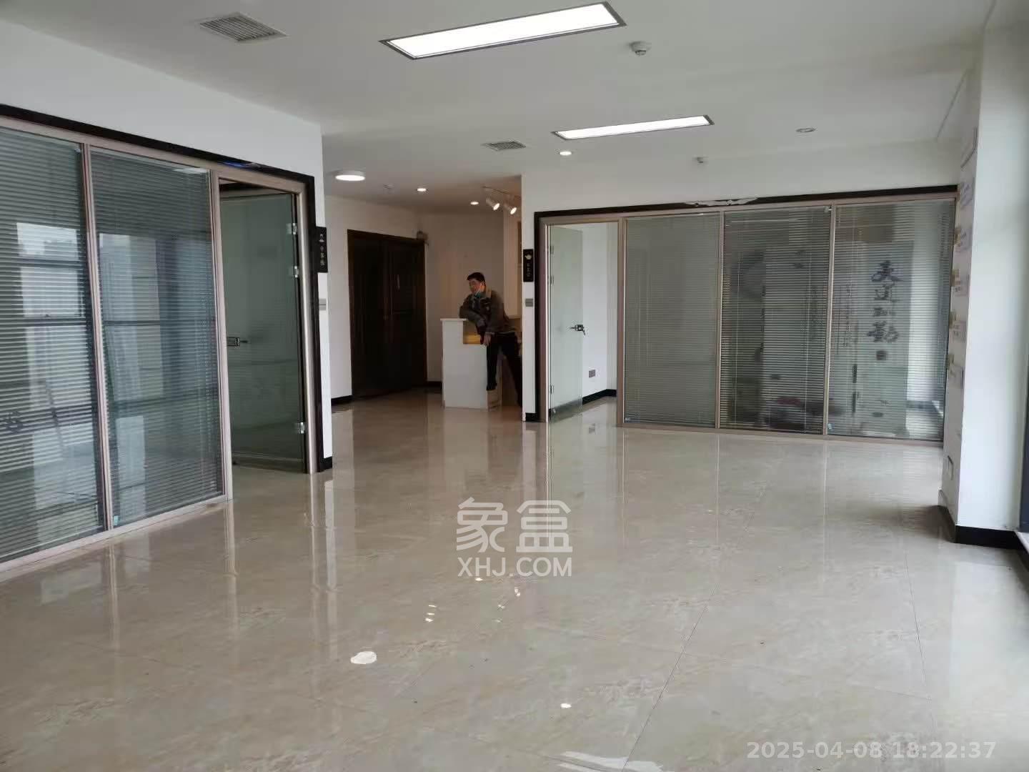 萬(wàn)坤圖財(cái)富廣場(chǎng)  1室1廳1衛(wèi)   5200.00元/月室內(nèi)圖