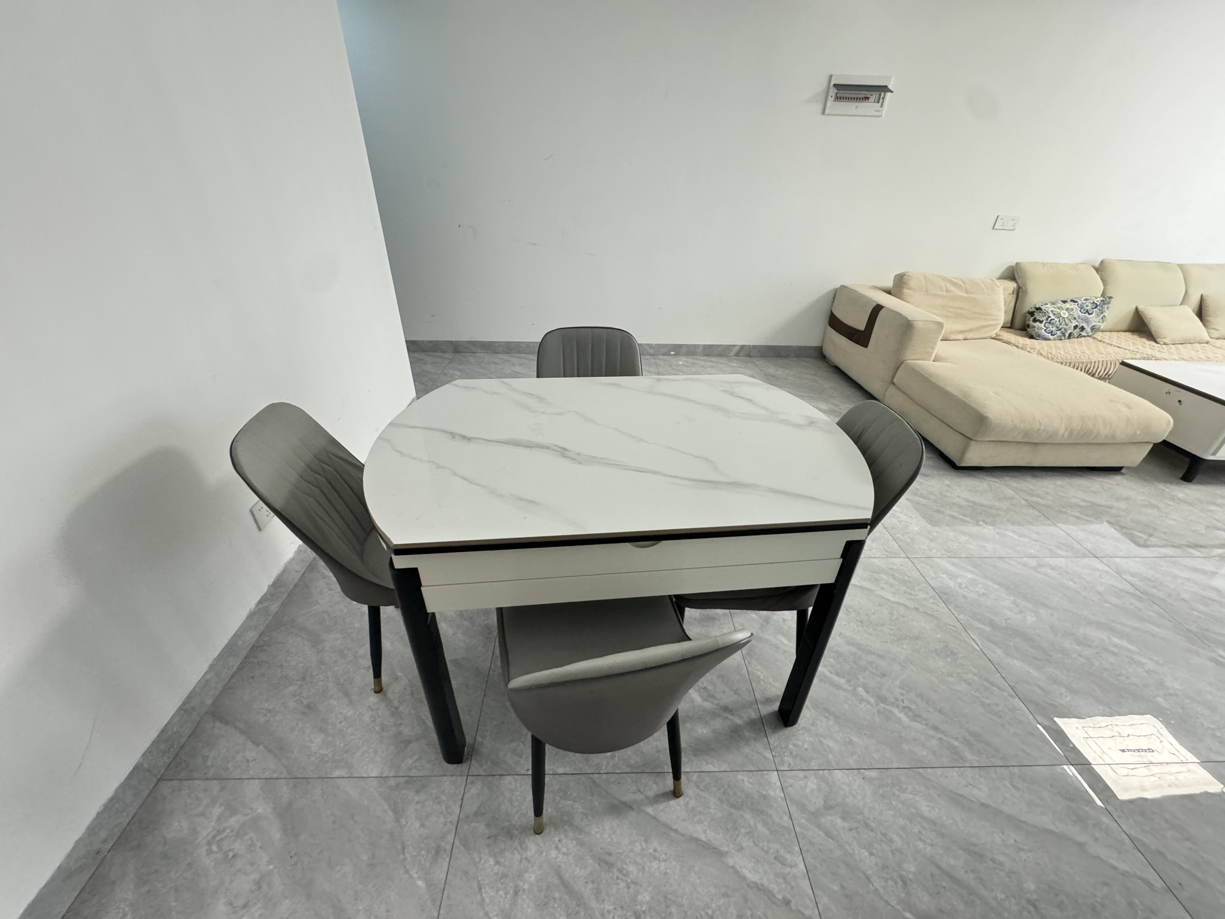 唯康水岸豪庭  3室2厅2卫    1800.0元/月 唯康水岸豪庭  3室2厅2卫    1800.0元/月室内图