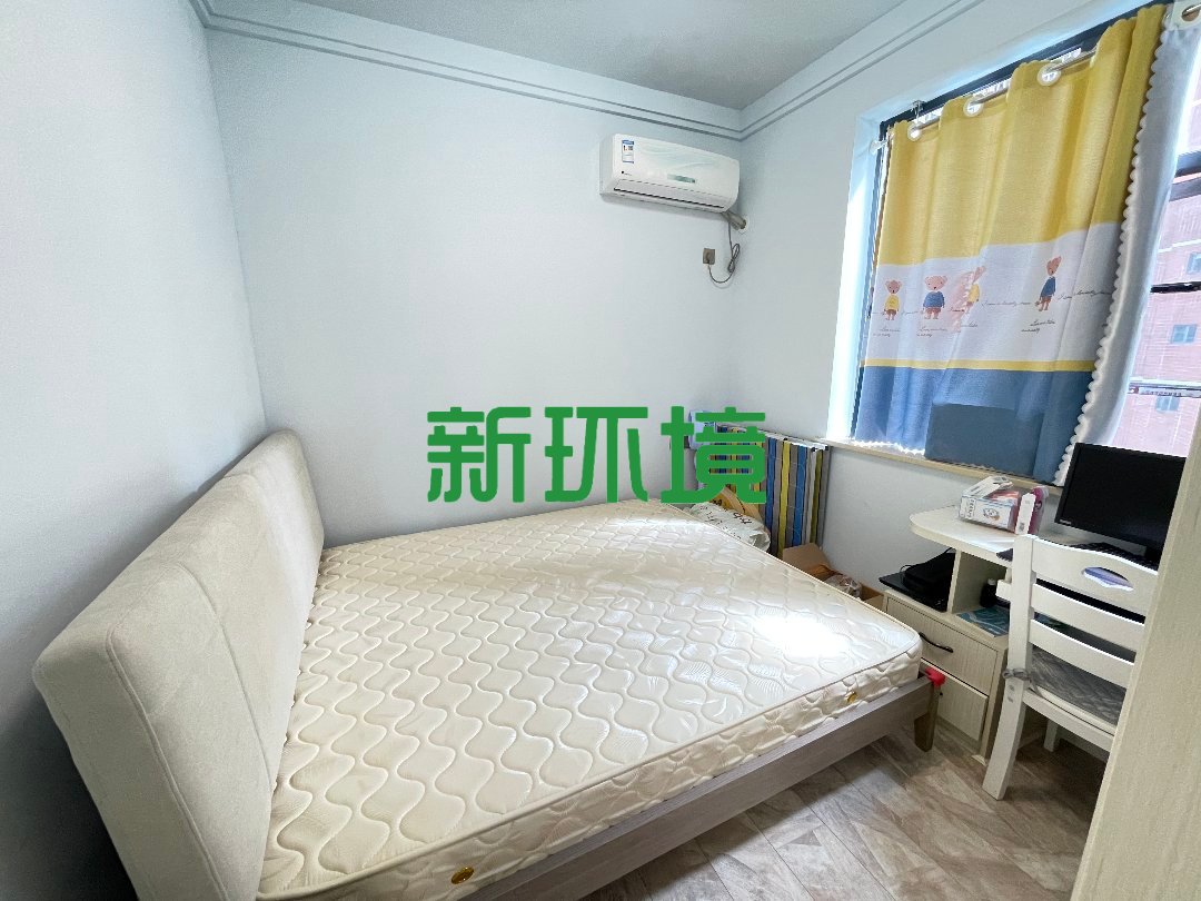 东方明珠  3室2厅2卫   65.00万客厅