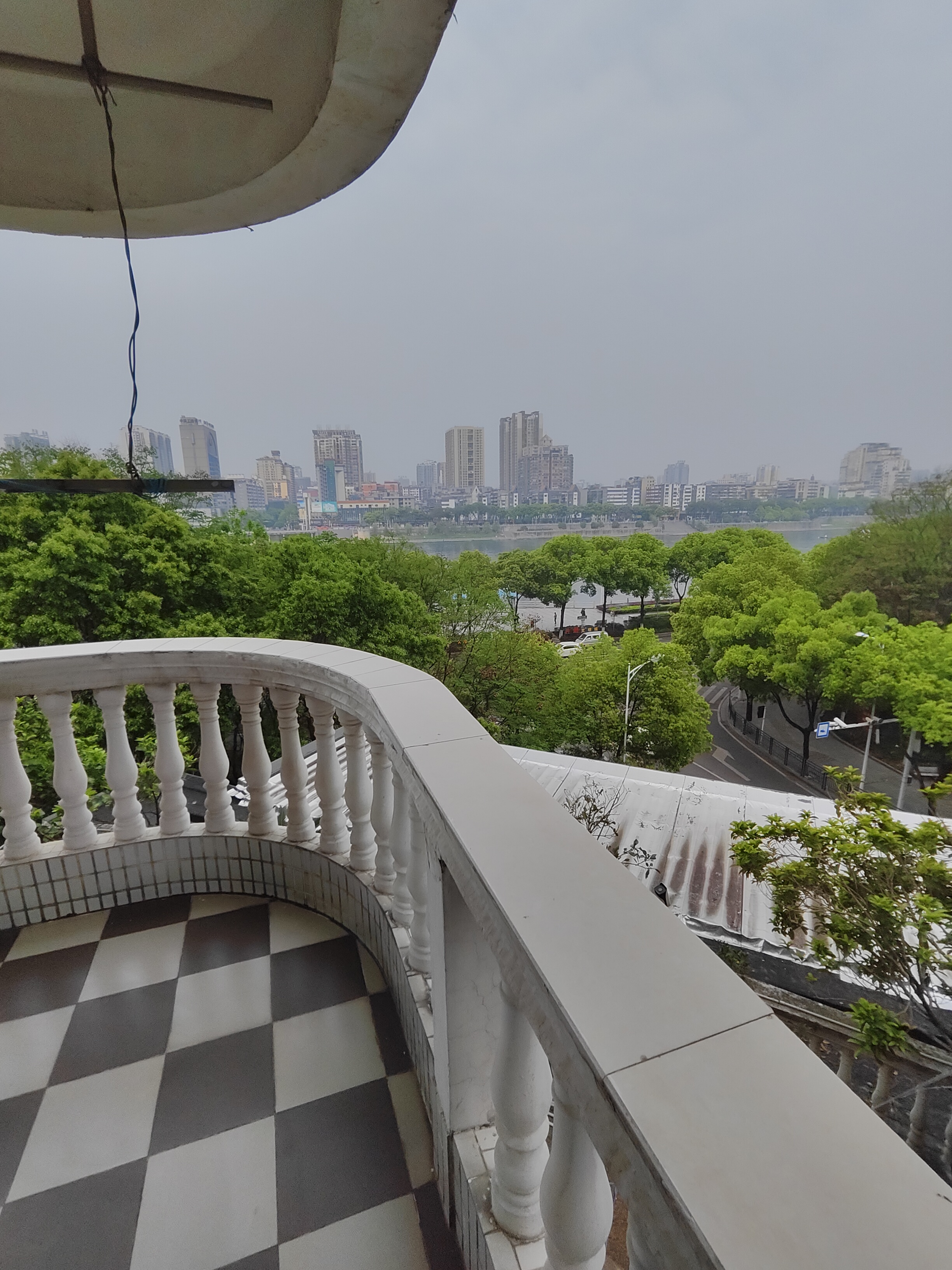 华泽钱江苑  4室2厅2卫   59.80万客厅