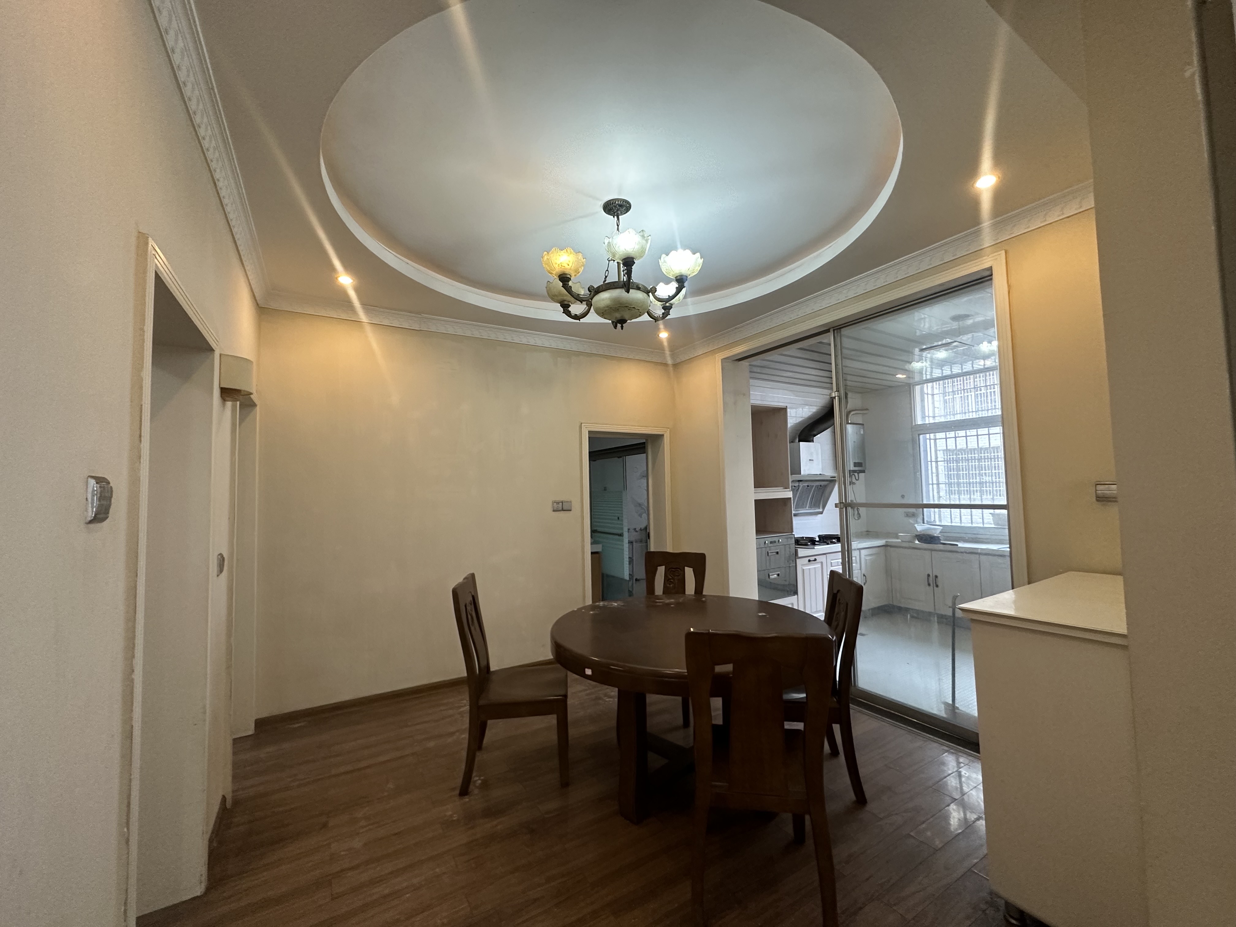 国税局家属院  4室2厅2卫    68.8万 国税局家属院  4室2厅2卫    68.8万客厅