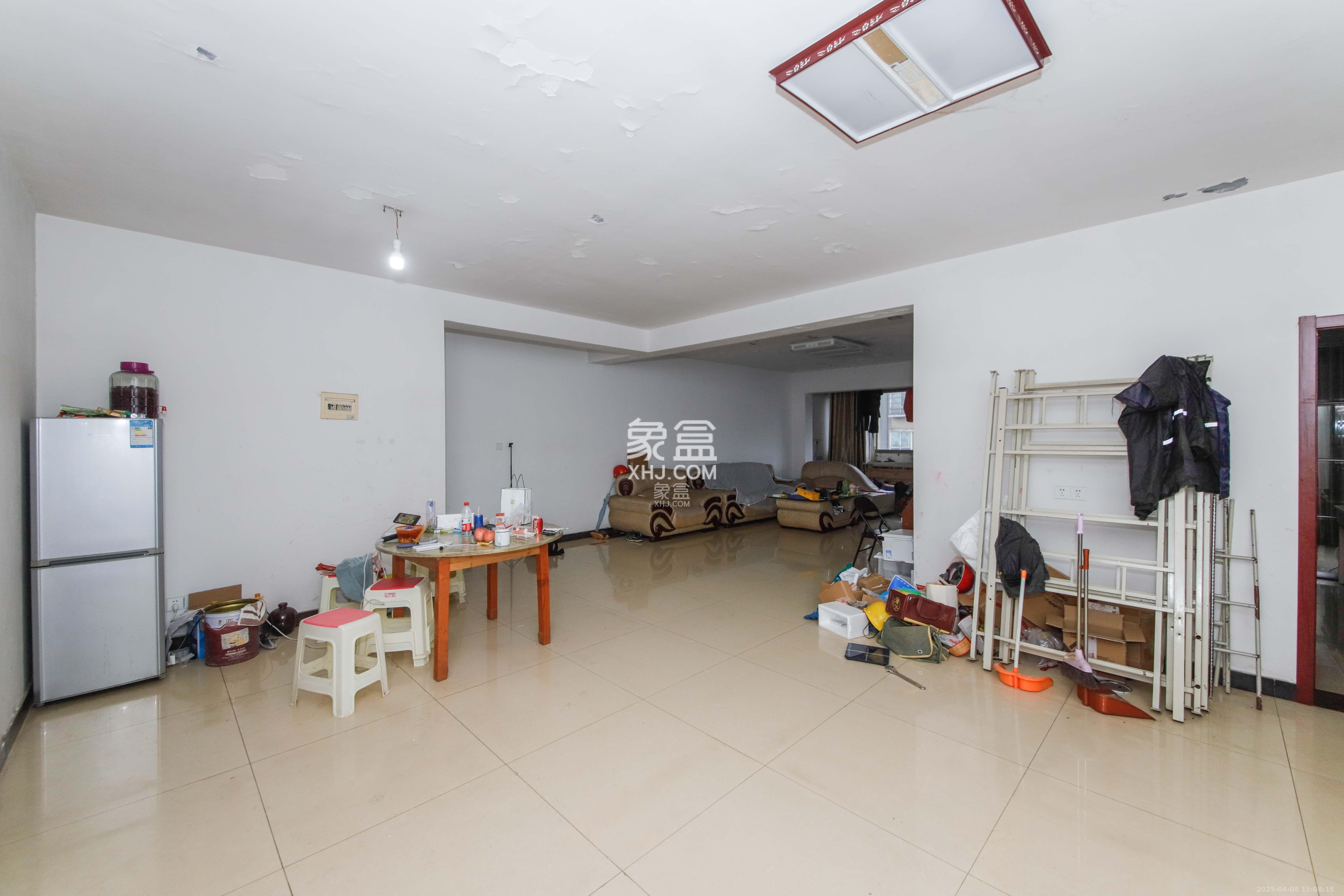 西城公寓  4室2厅1卫    2000.0元/月室内图